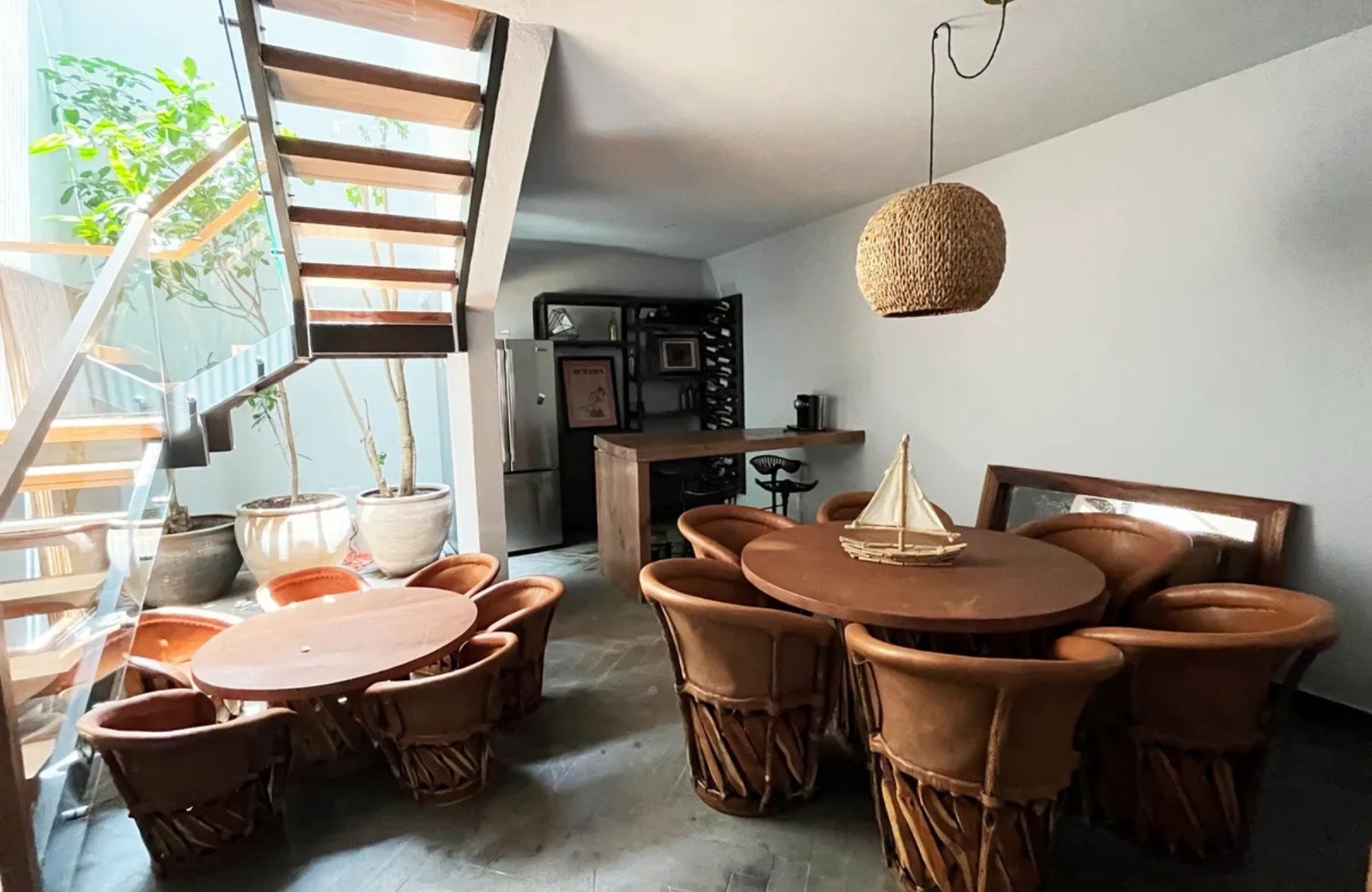 Residence with garden, jacuzzi, playground, library, utility room, parking for 5 cars, in Bosques de las Lomas for sale