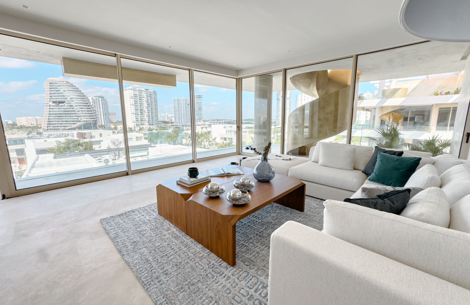 Ocean view condo with dock, adults pool, golf, marina,  beach club, for sale Puerto Canc&uacute;n.