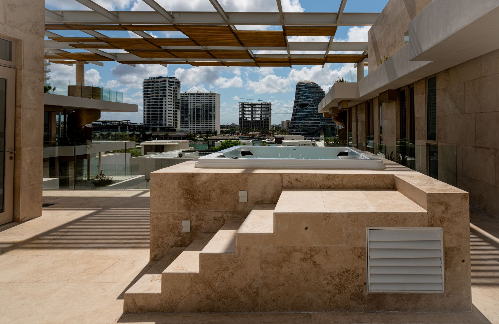 Ocean view condo with dock, adults pool, golf, marina,  beach club, for sale Puerto Canc&uacute;n.