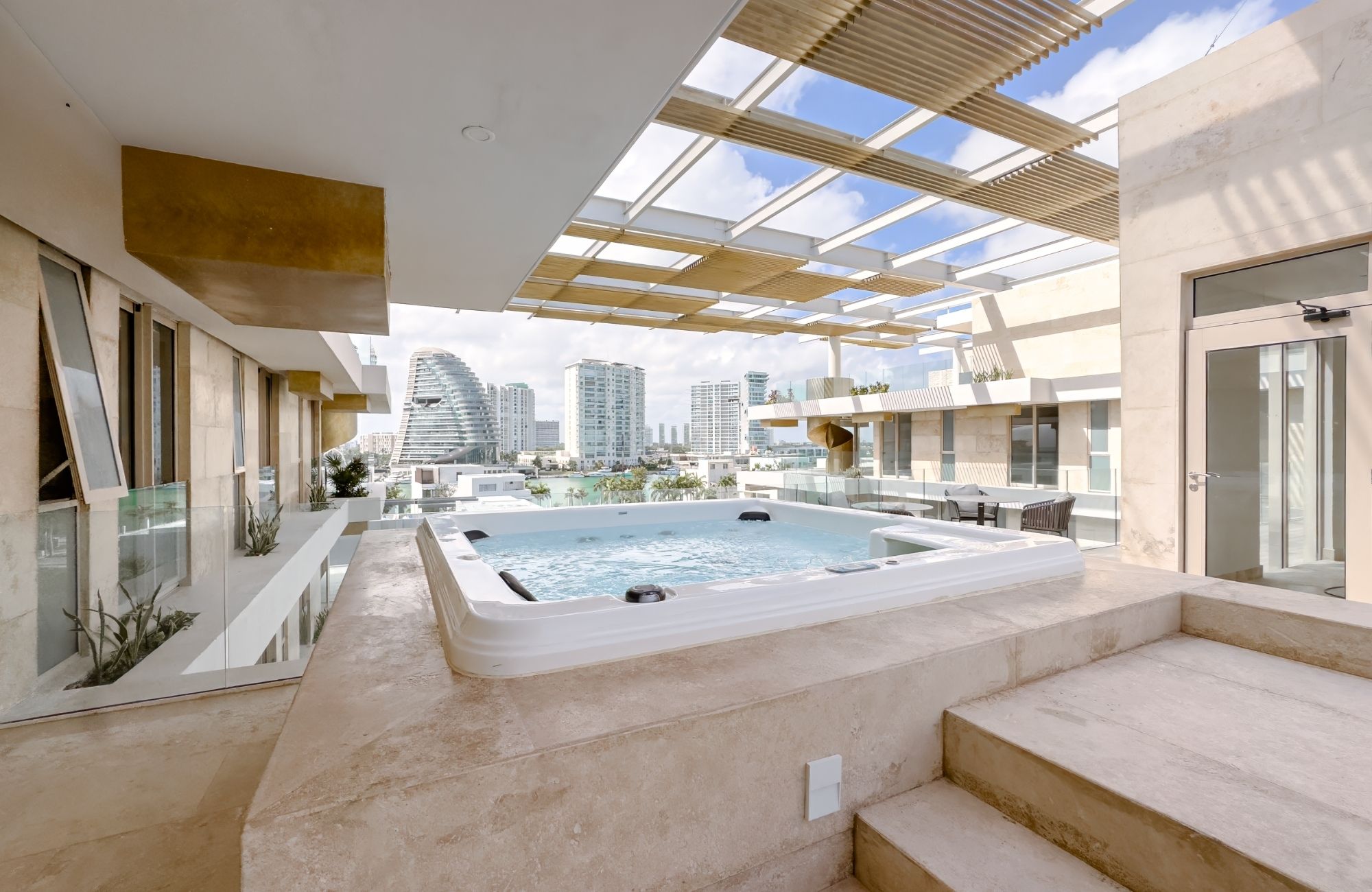 Luxury-amenities condominium for sale, Zona Hotelera, Canc&uacute;n