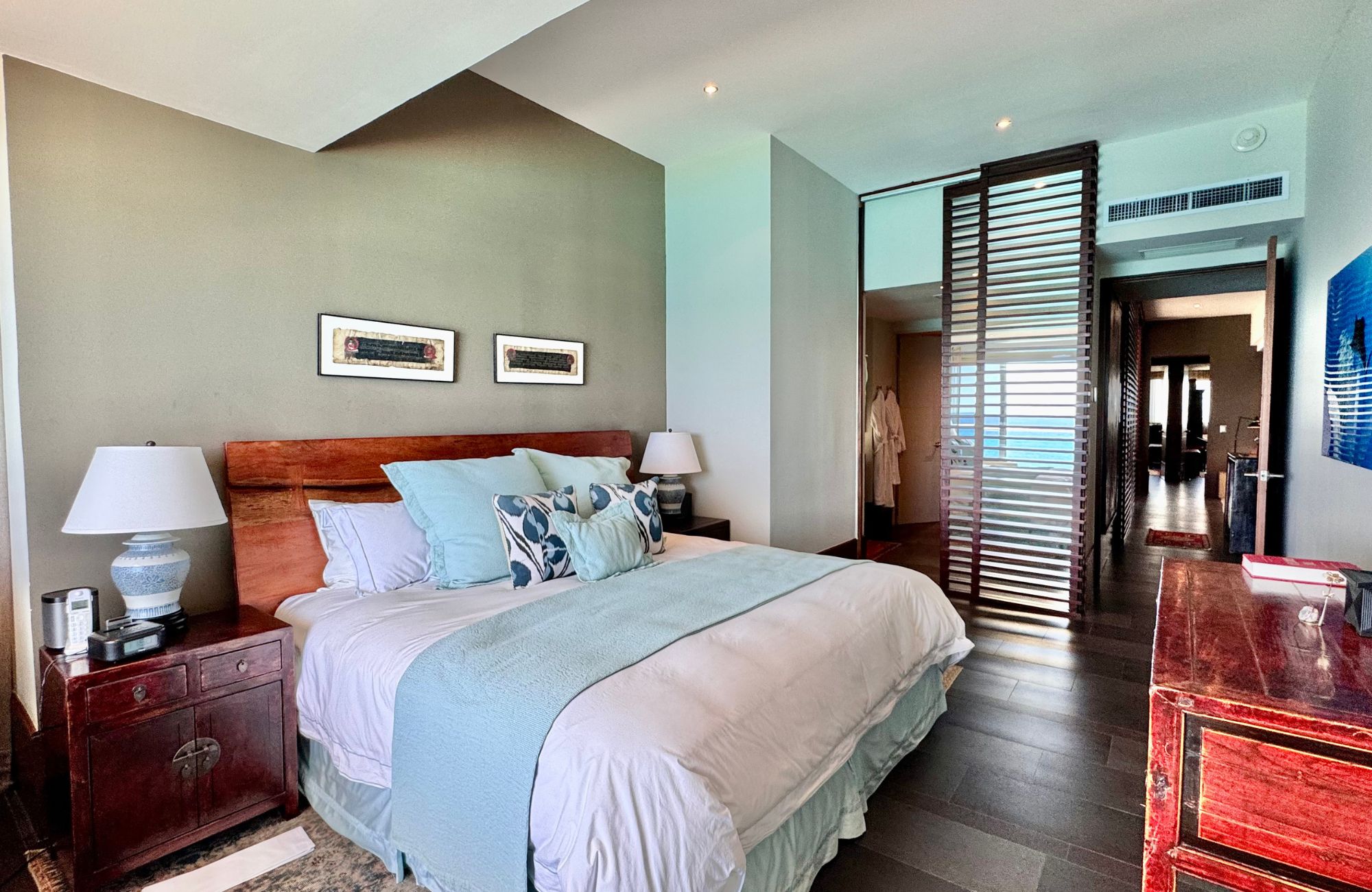 Oceanfront 4 bedroom condo for sale in Emerald Cancun