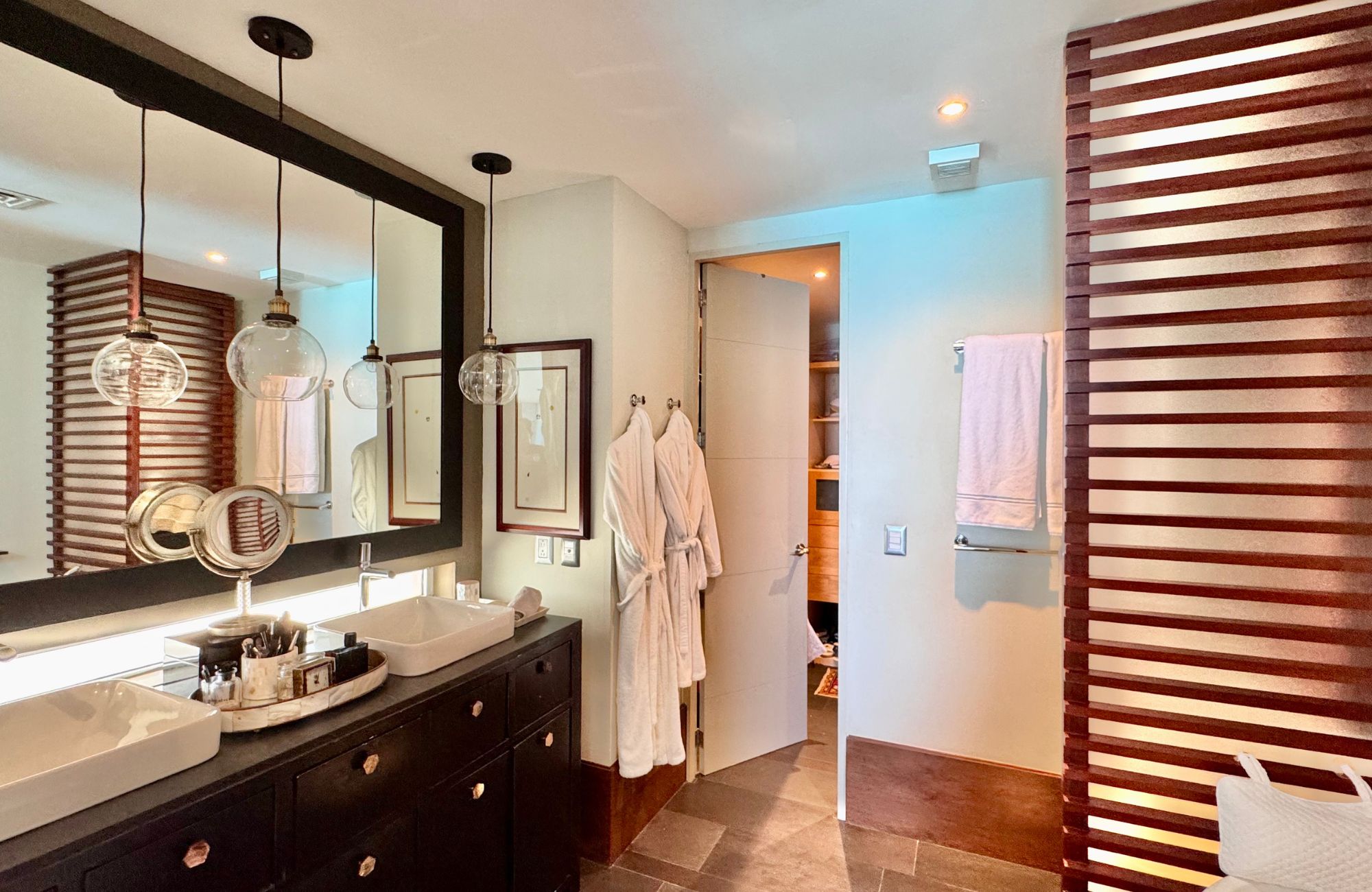 Oceanfront 4 bedroom condo for sale in Emerald Cancun