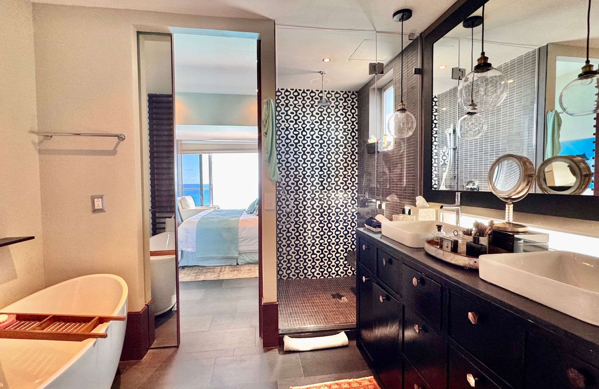 Oceanfront 4 bedroom condo for sale in Emerald Cancun