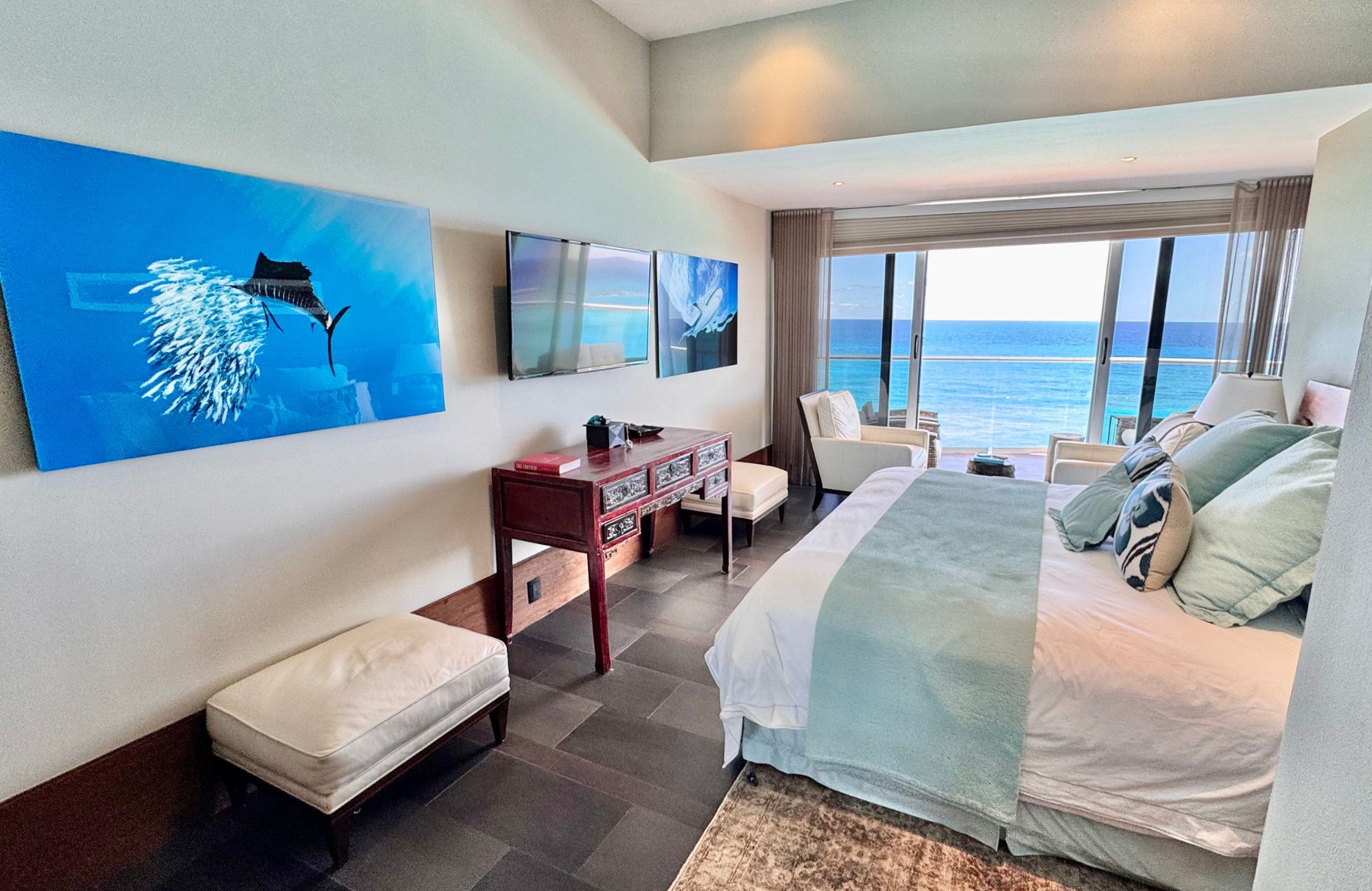 Oceanfront 4 bedroom condo for sale in Emerald Cancun