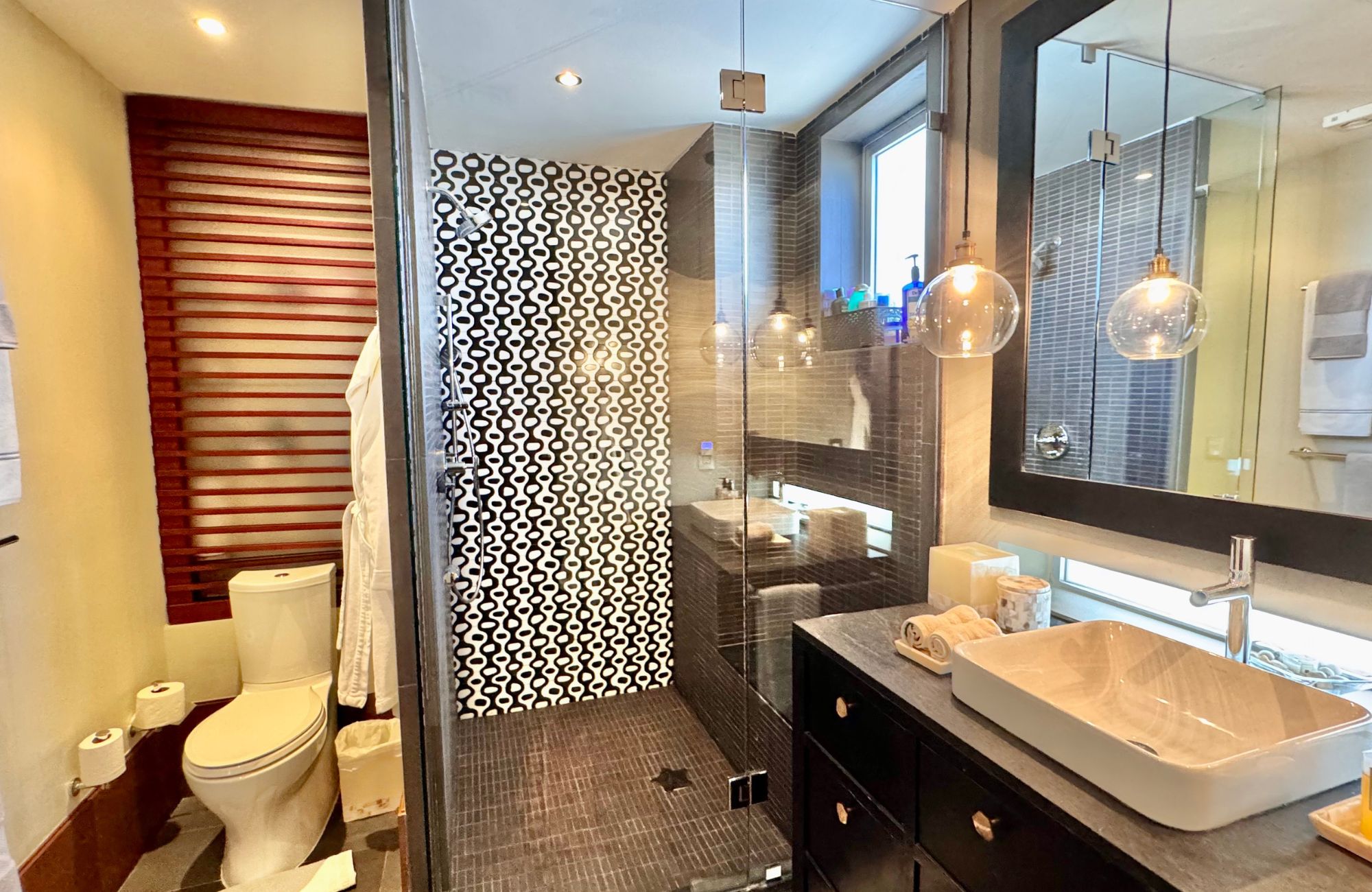 Oceanfront 4 bedroom condo for sale in Emerald Cancun