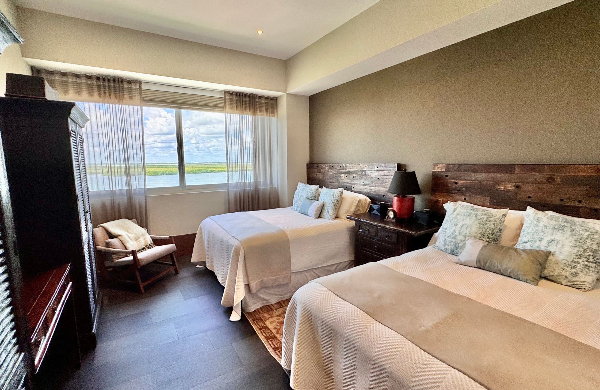 Oceanfront 4 bedroom condo for sale in Emerald Cancun