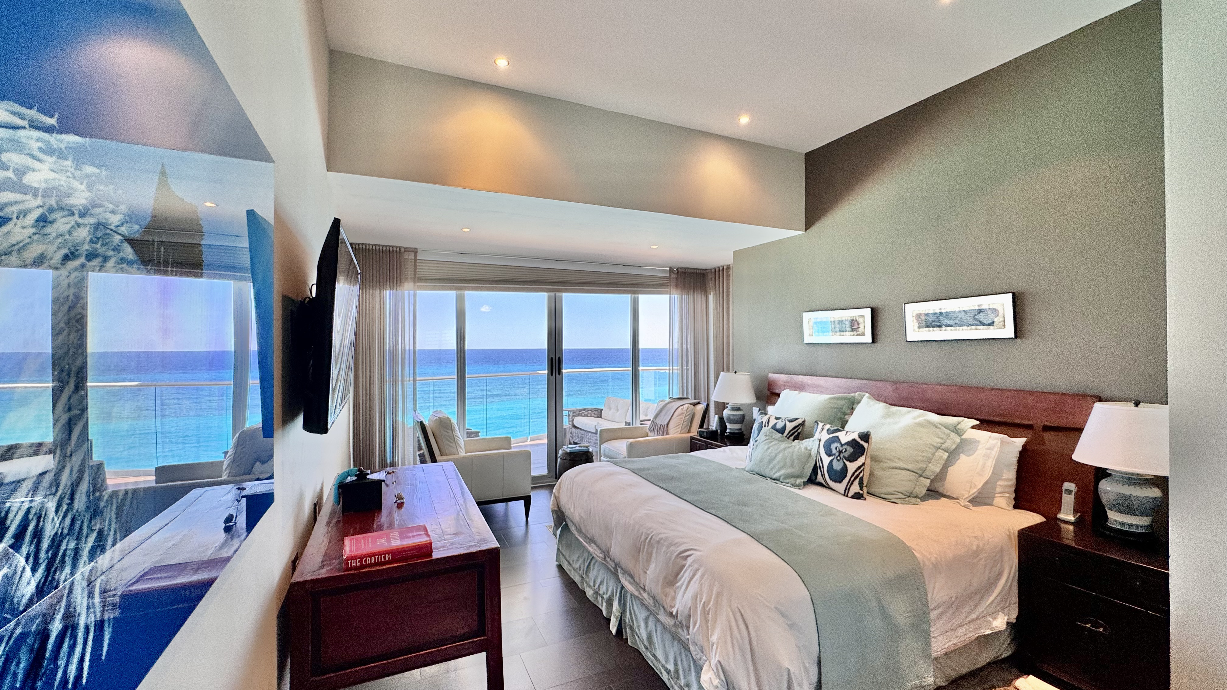 Oceanfront 4 bedroom condo for sale in Emerald Cancun
