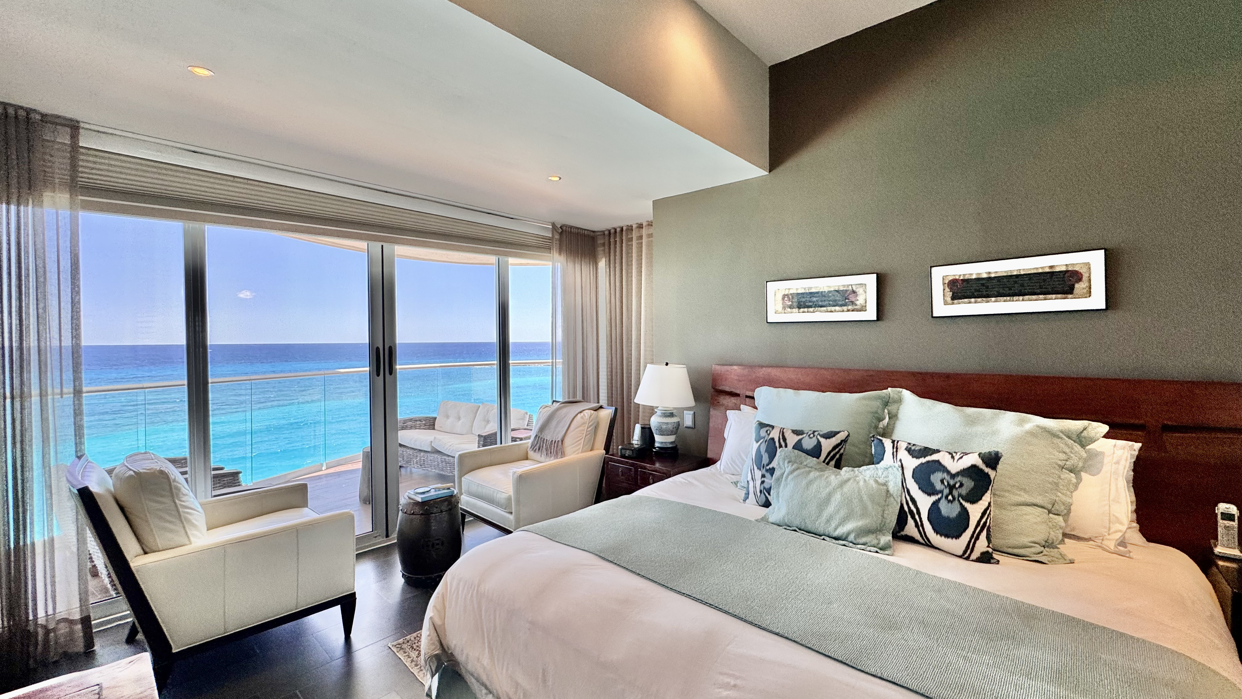 Oceanfront 4 bedroom condo for sale in Emerald Cancun