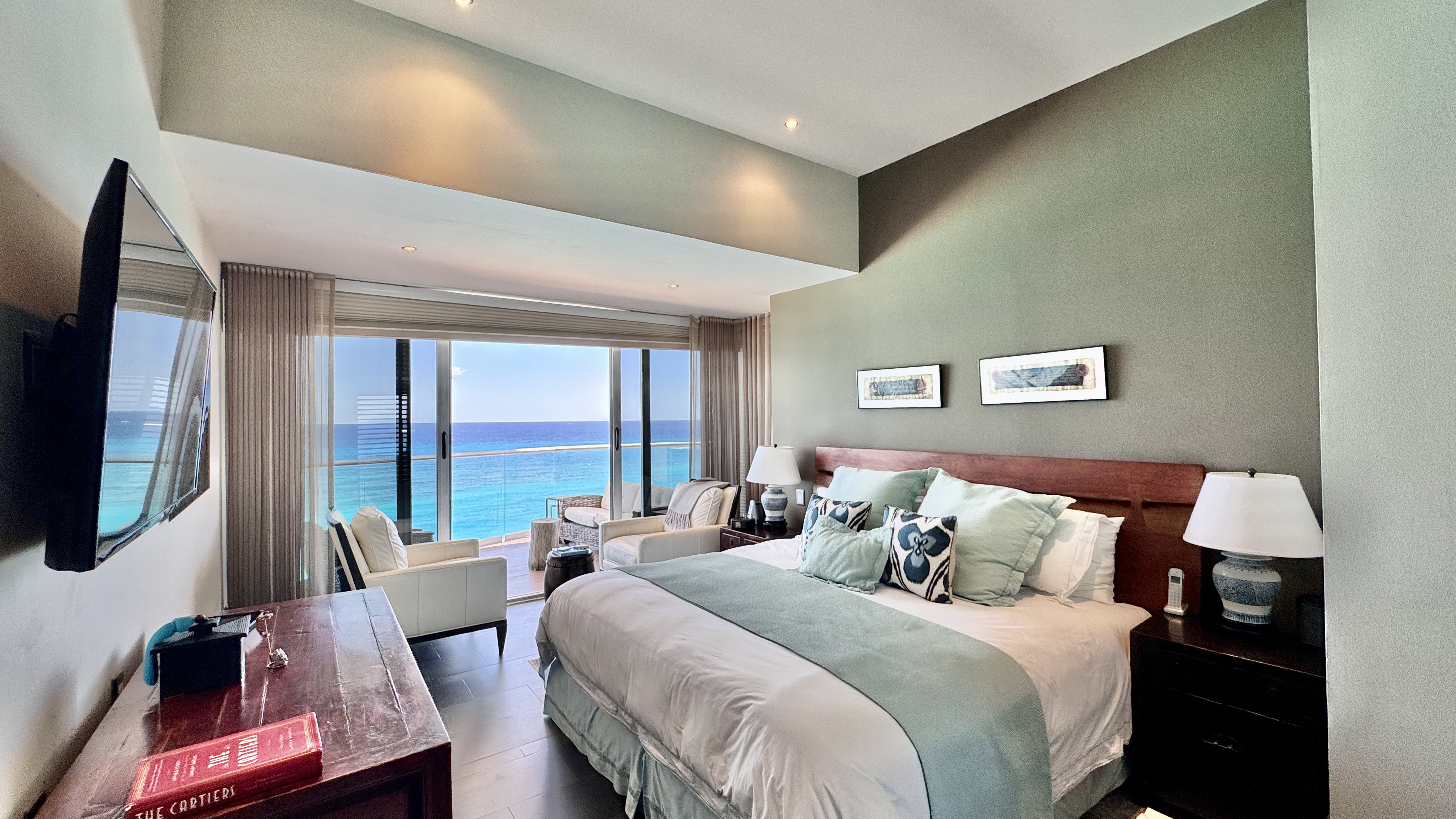 Oceanfront 4 bedroom condo for sale in Emerald Cancun