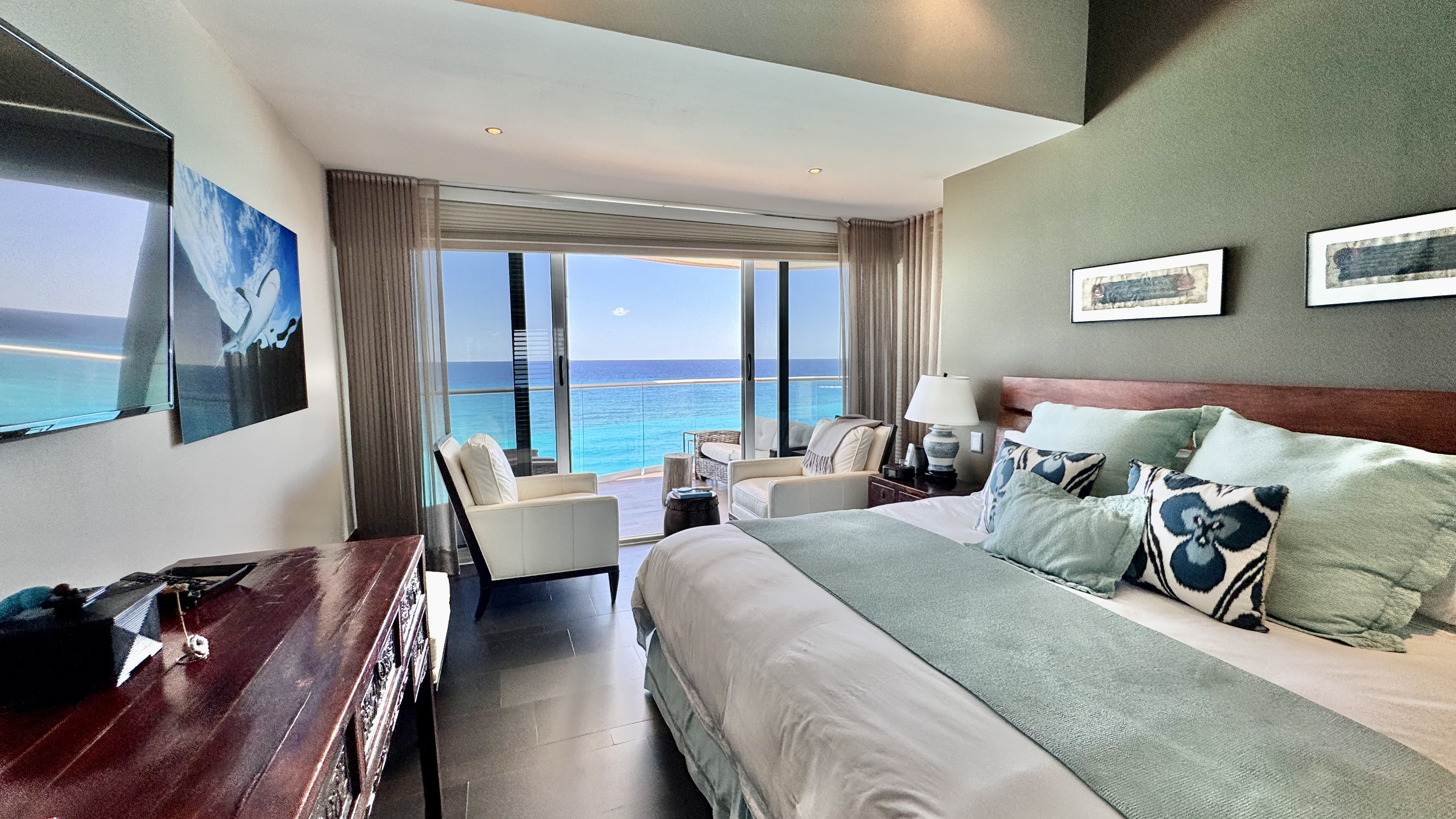 Oceanfront 4 bedroom condo for sale in Emerald Cancun