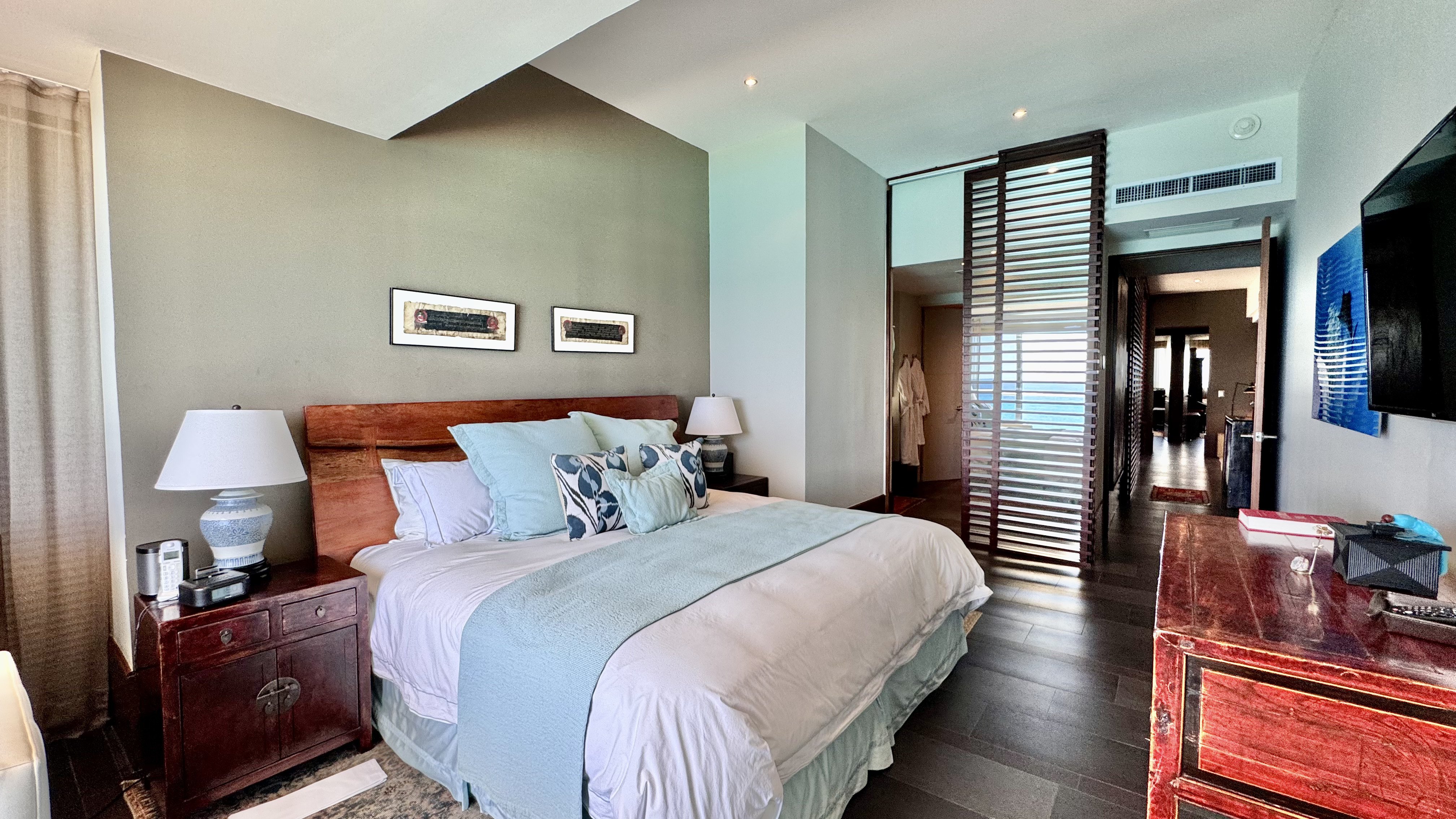 Oceanfront 4 bedroom condo for sale in Emerald Cancun