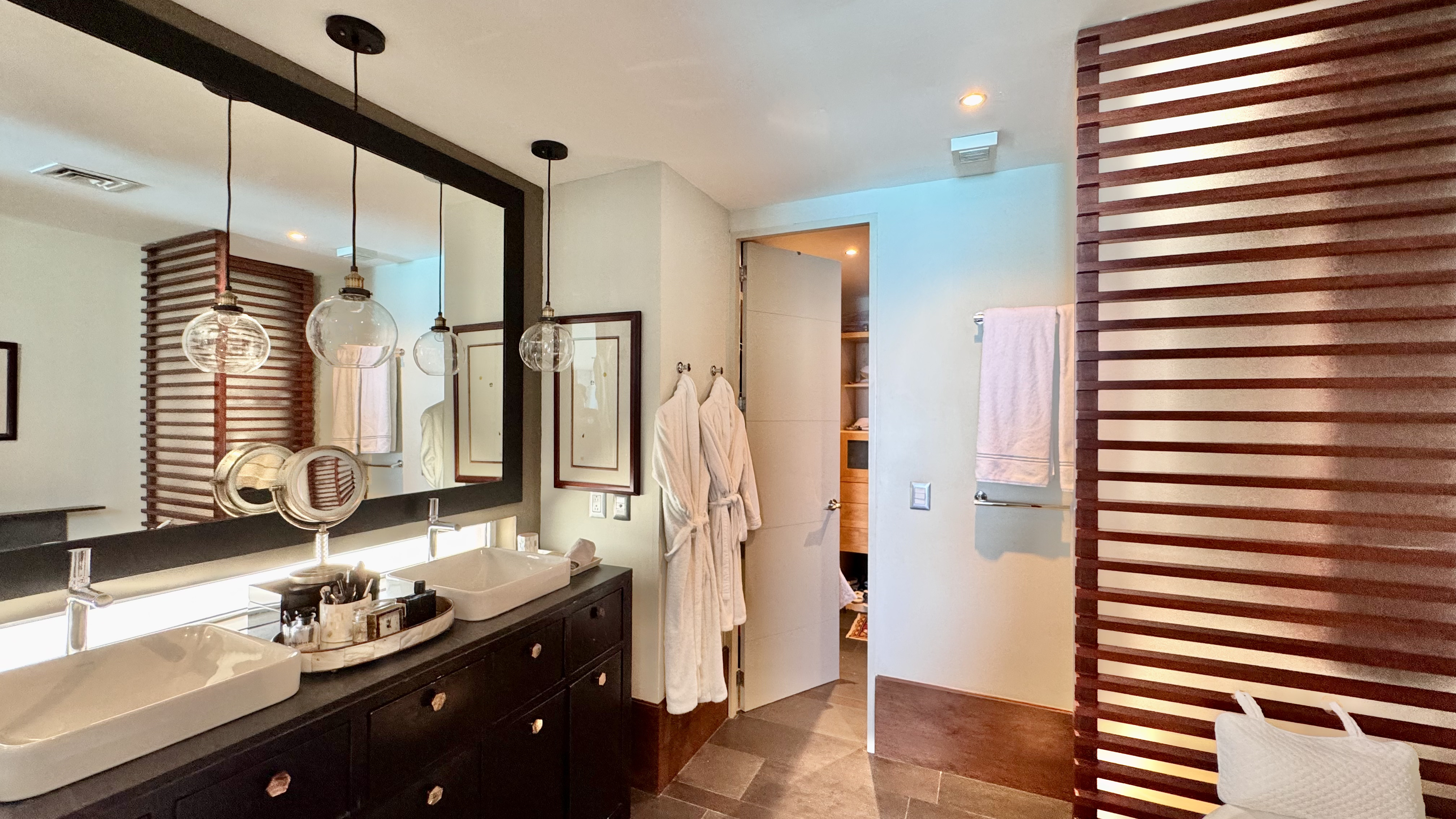 Oceanfront 4 bedroom condo for sale in Emerald Cancun