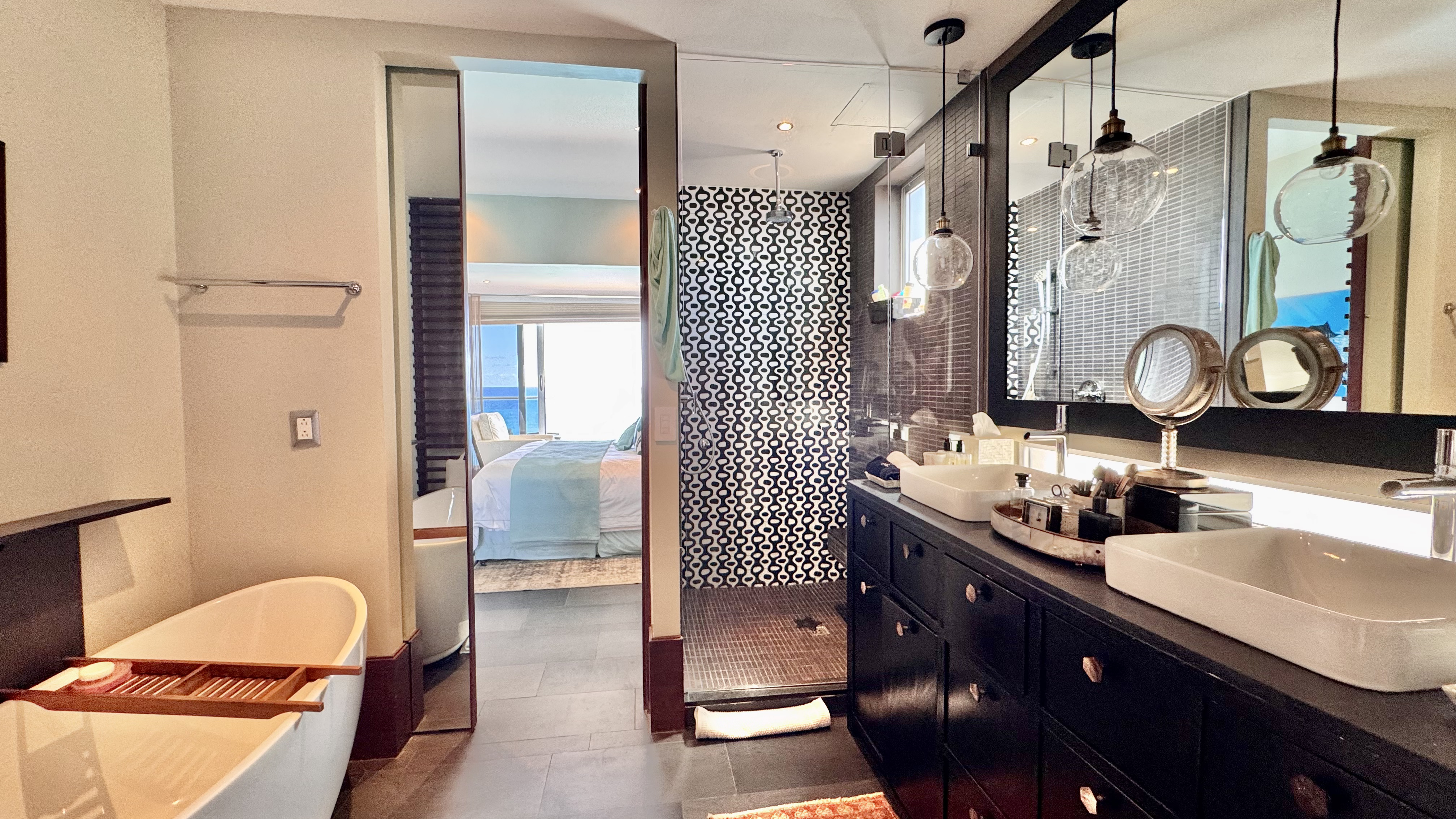 Oceanfront 4 bedroom condo for sale in Emerald Cancun