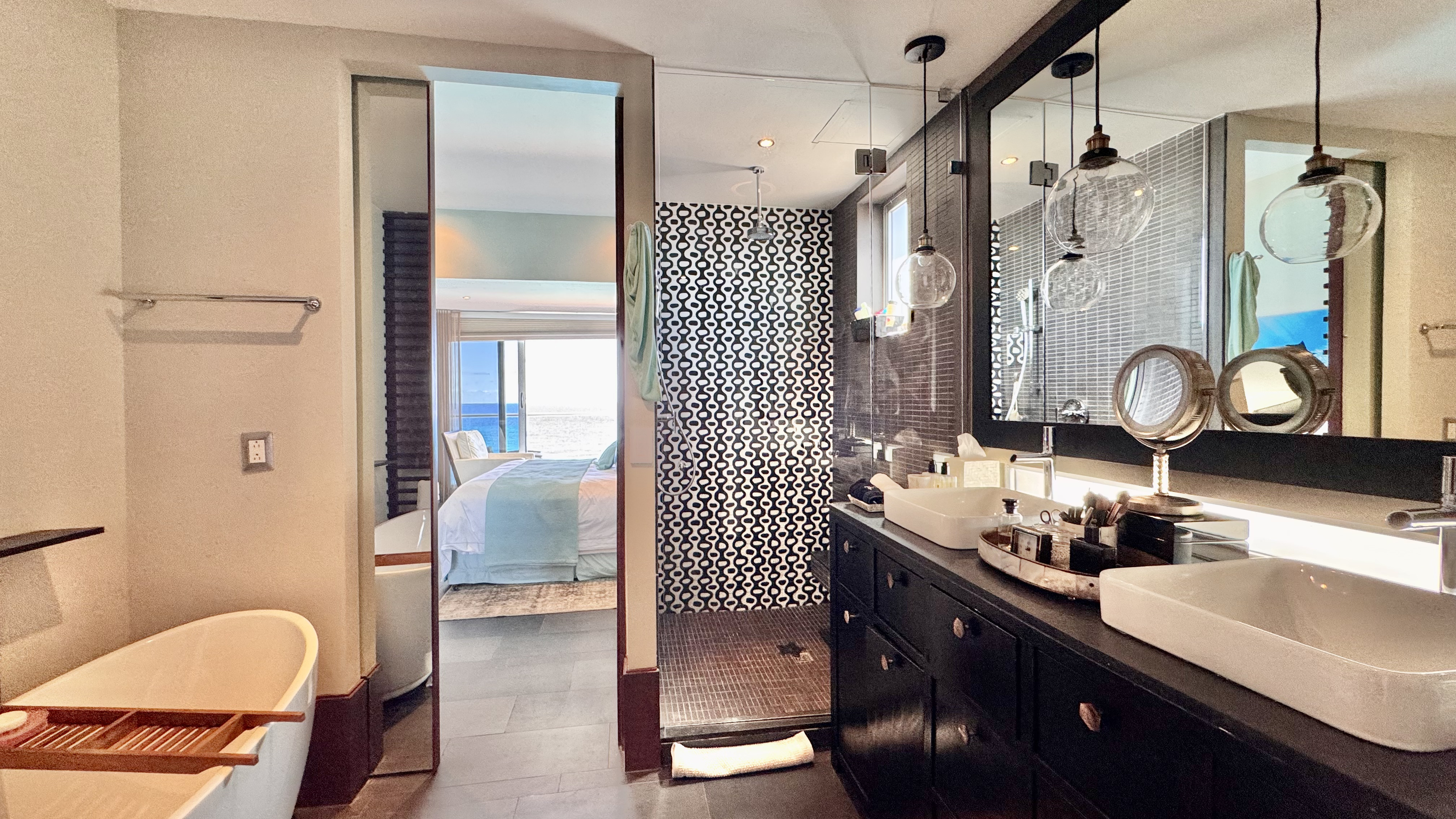 Oceanfront 4 bedroom condo for sale in Emerald Cancun