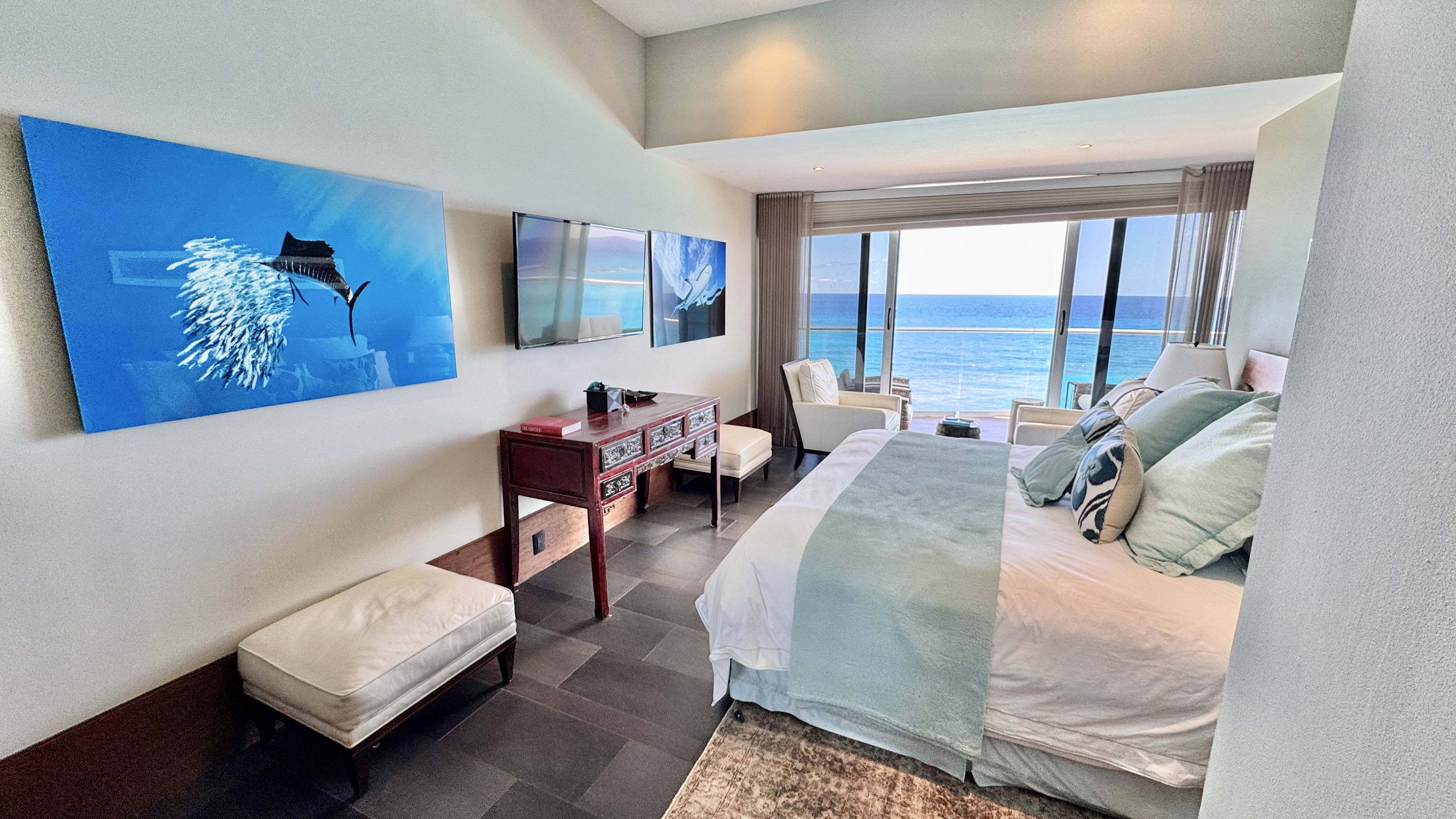 Oceanfront 4 bedroom condo for sale in Emerald Cancun