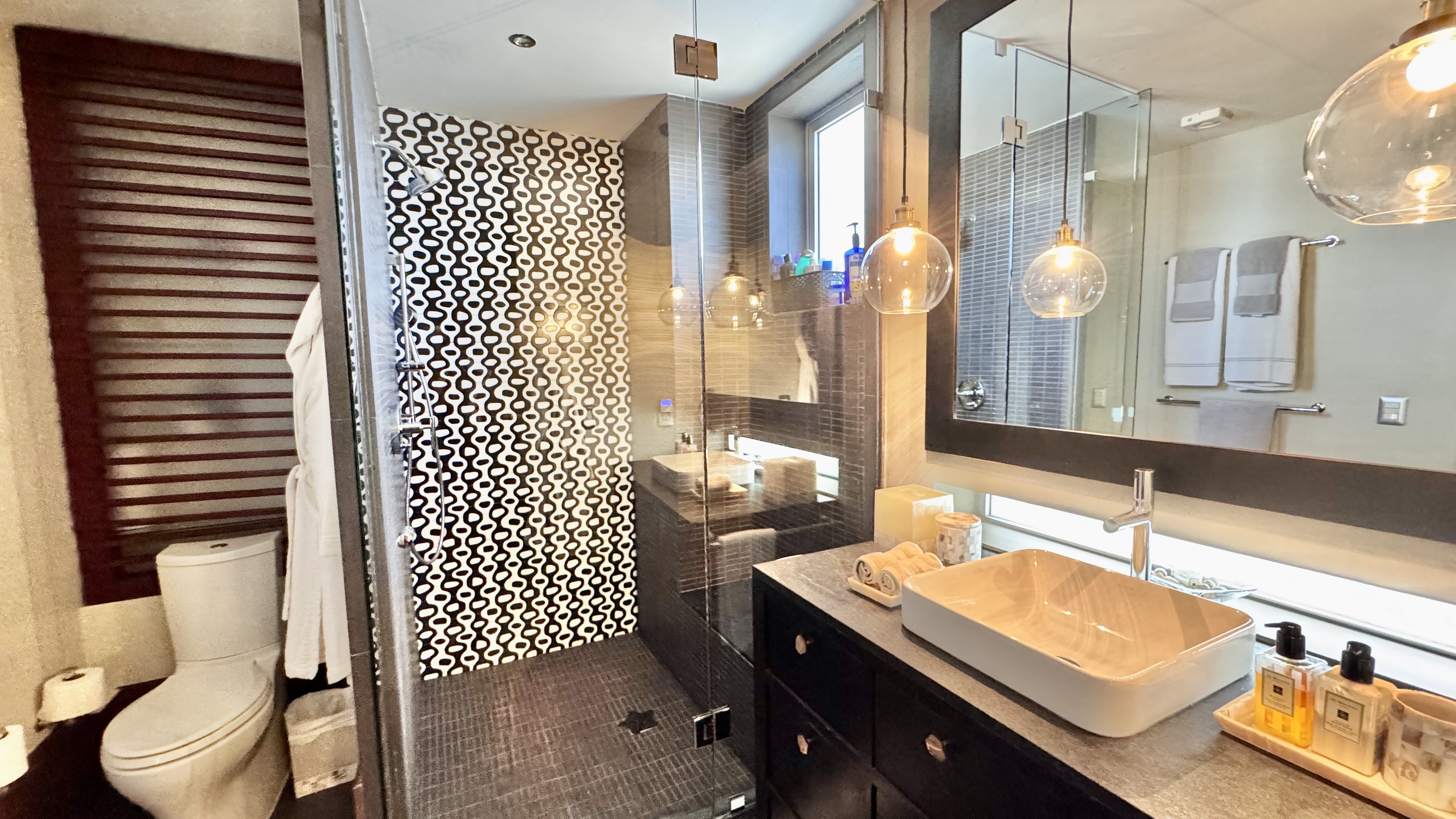 Oceanfront 4 bedroom condo for sale in Emerald Cancun