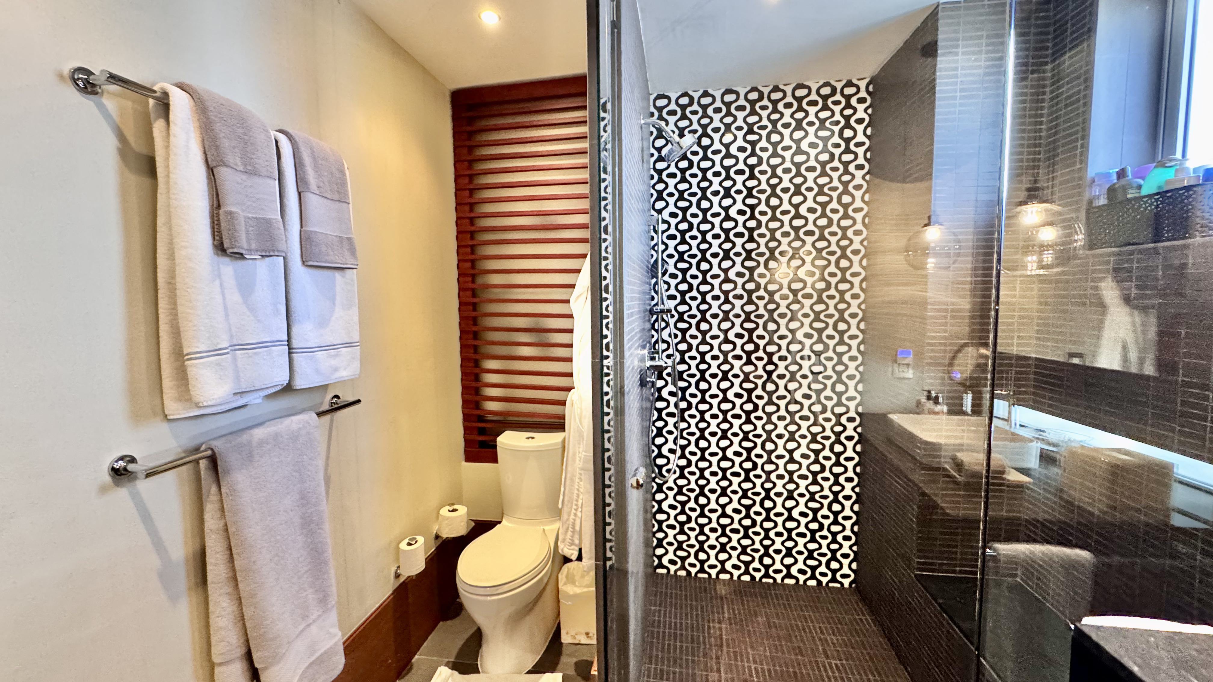 Oceanfront 4 bedroom condo for sale in Emerald Cancun