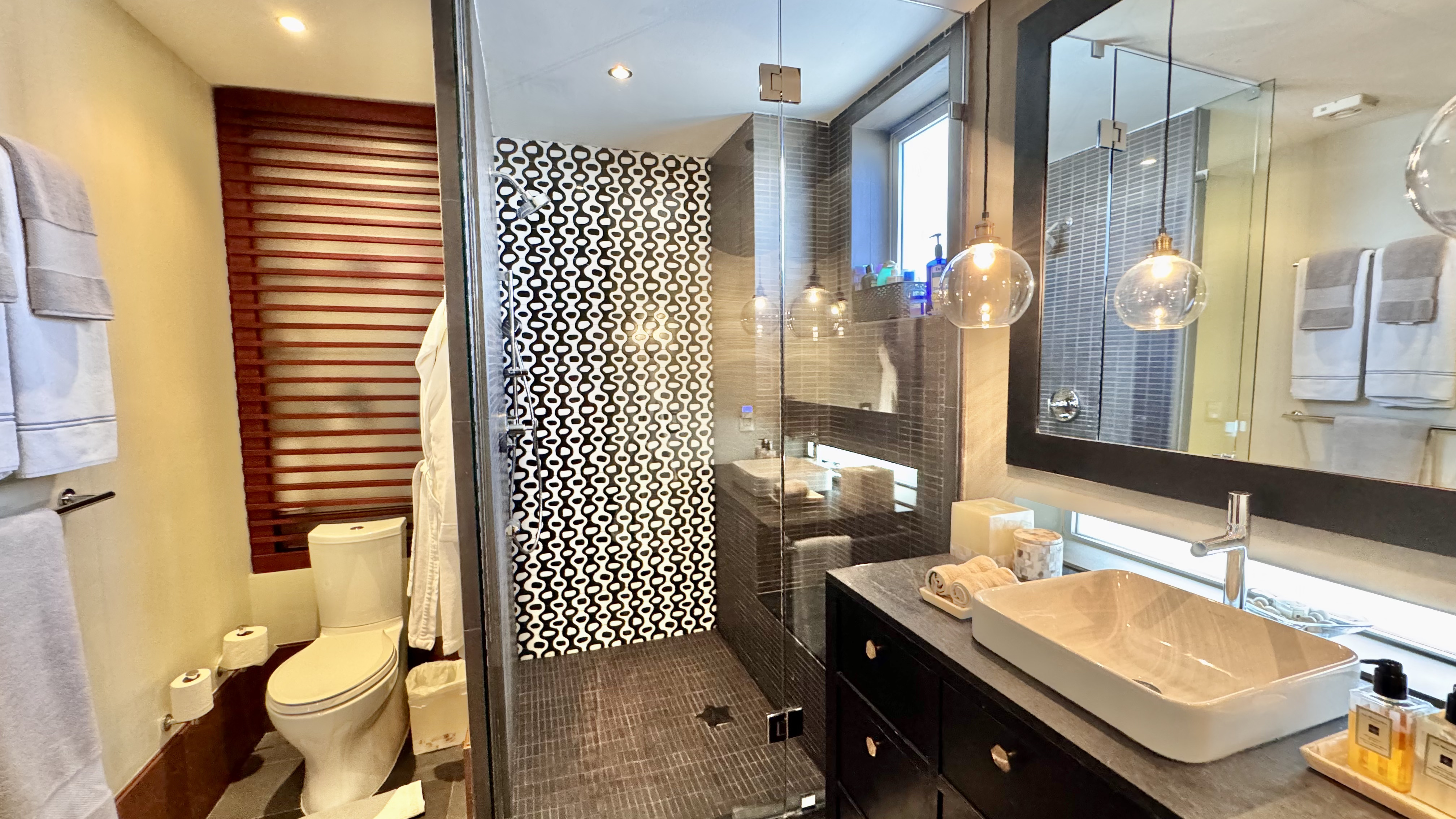 Oceanfront 4 bedroom condo for sale in Emerald Cancun