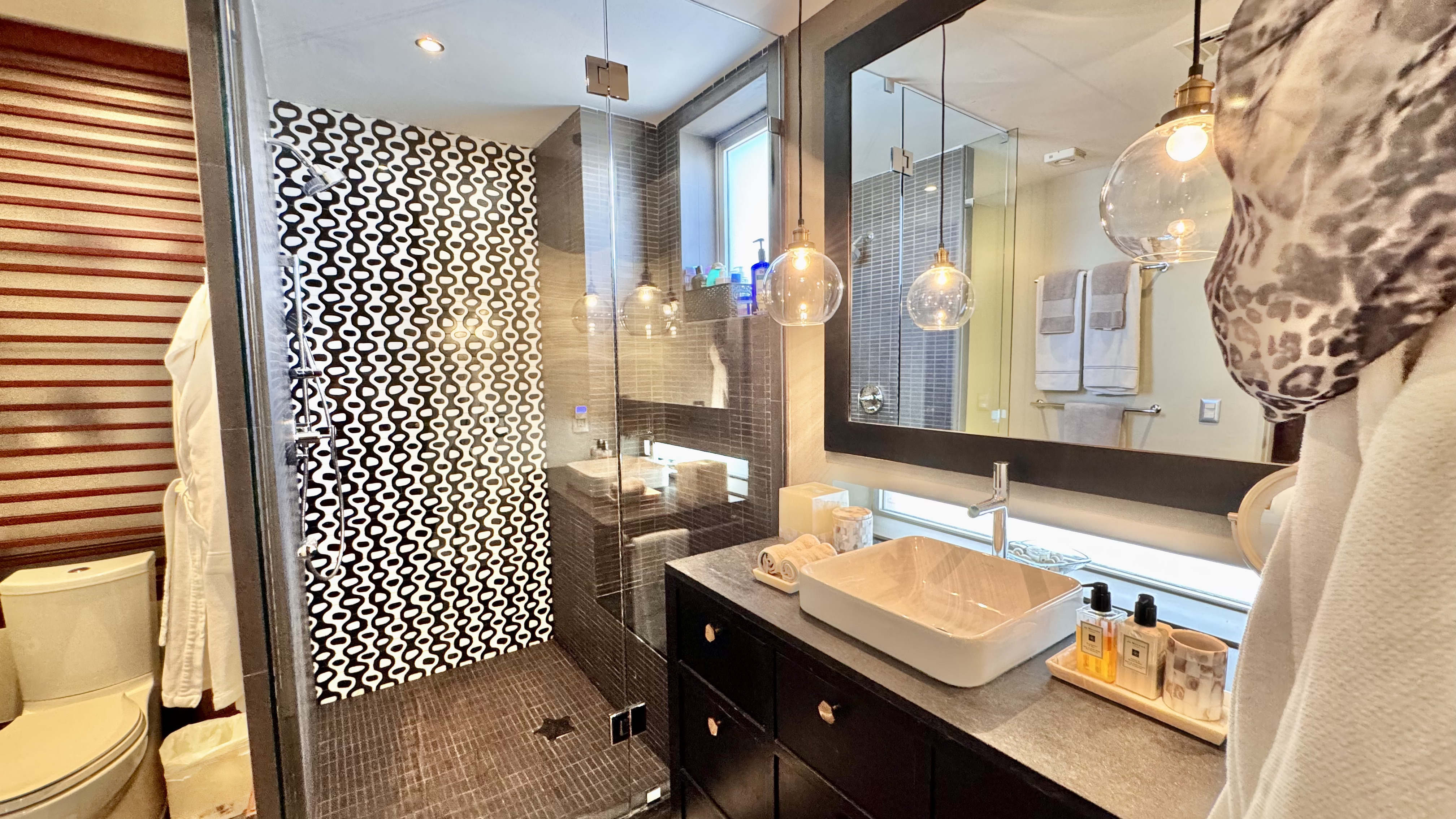 Oceanfront 4 bedroom condo for sale in Emerald Cancun