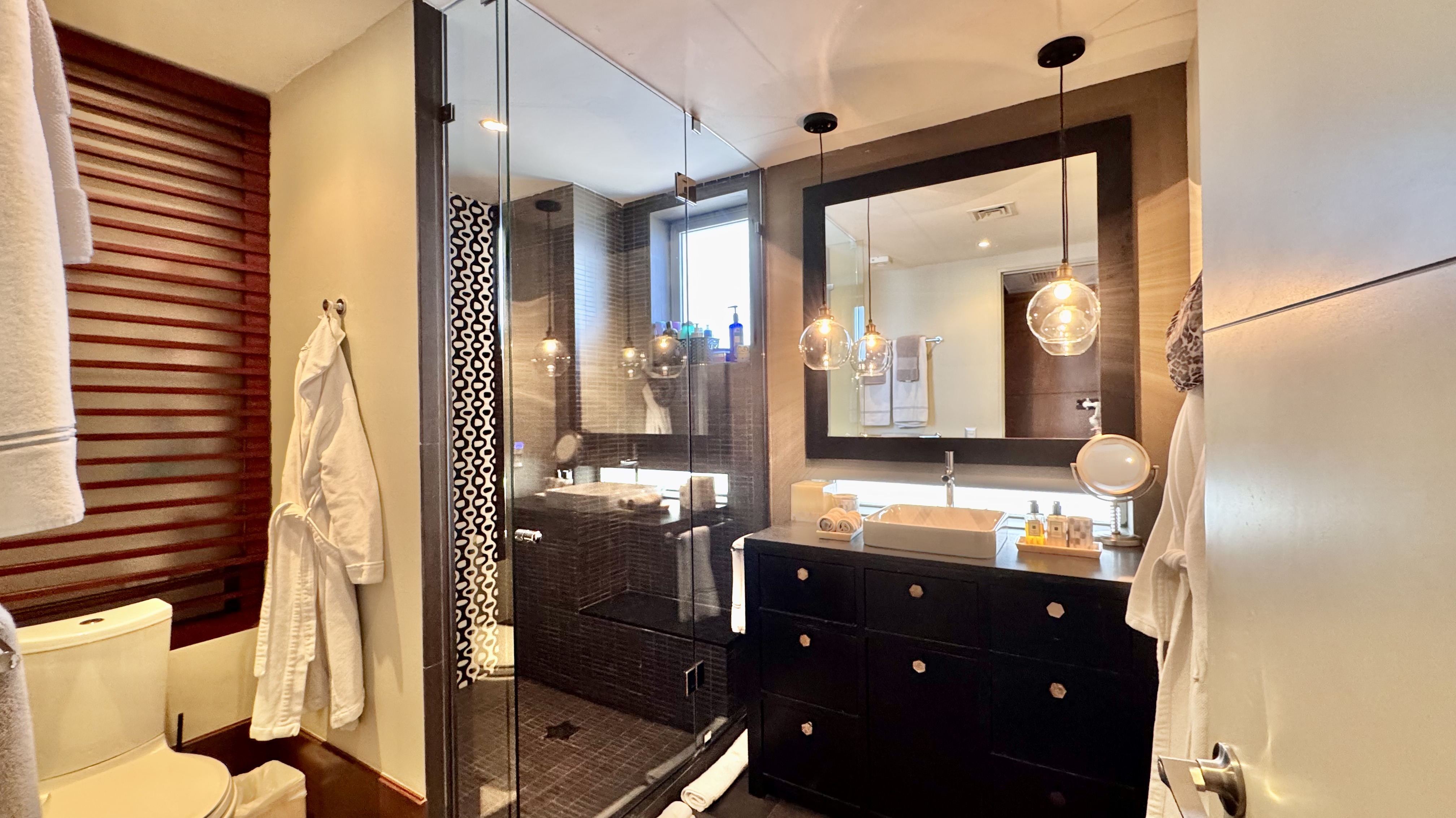 Oceanfront 4 bedroom condo for sale in Emerald Cancun