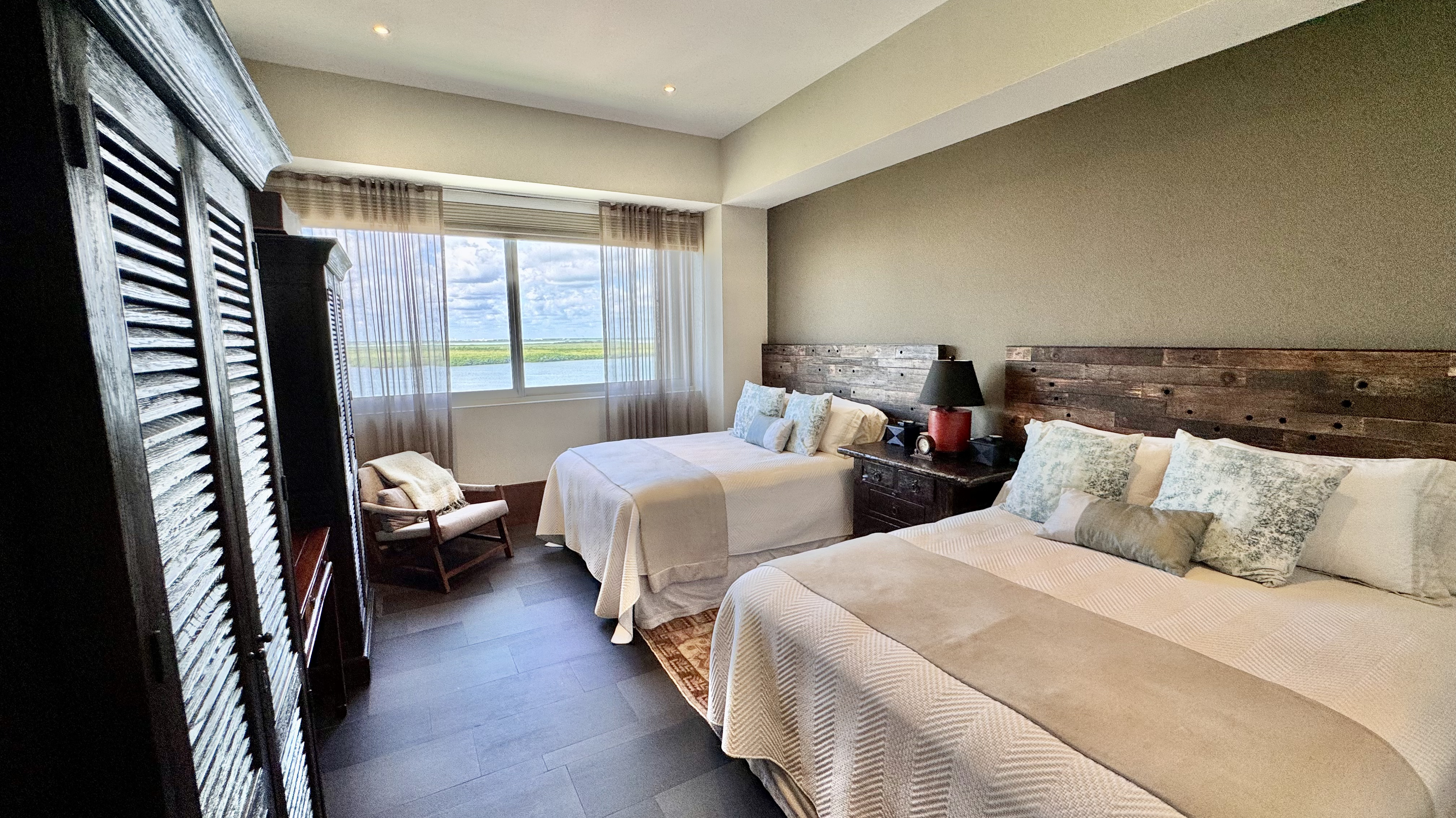 Oceanfront 4 bedroom condo for sale in Emerald Cancun