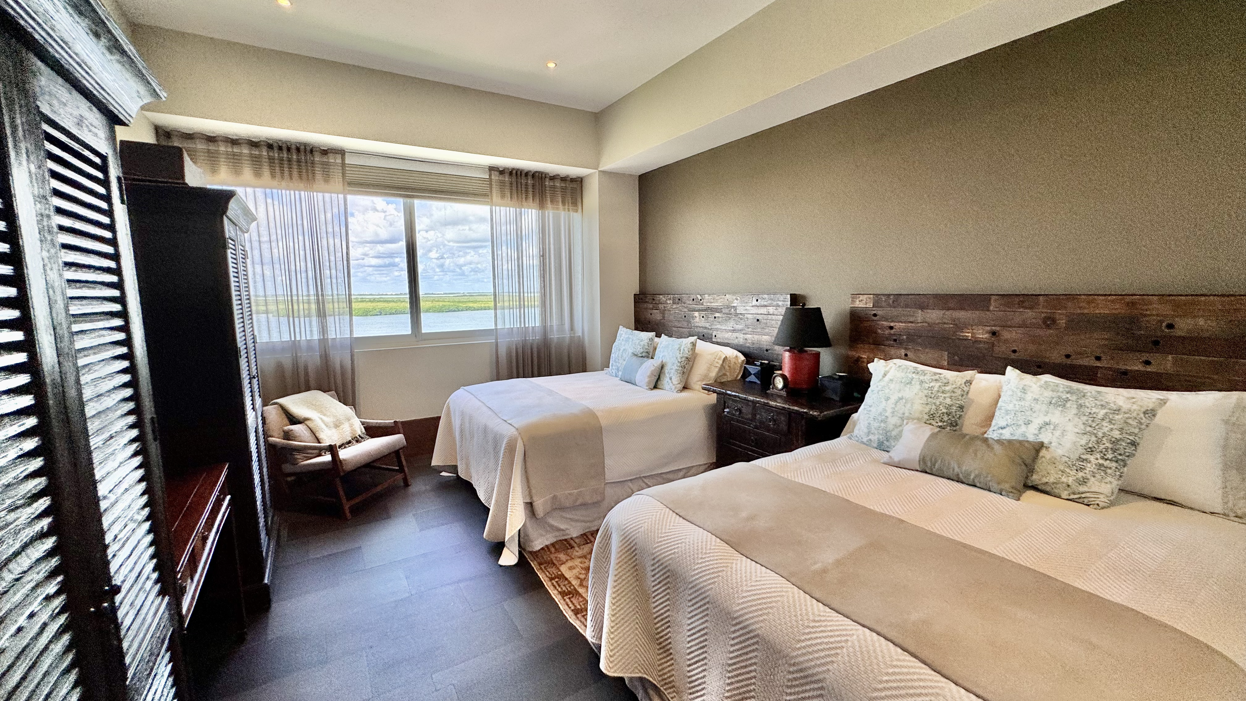 Oceanfront 4 bedroom condo for sale in Emerald Cancun