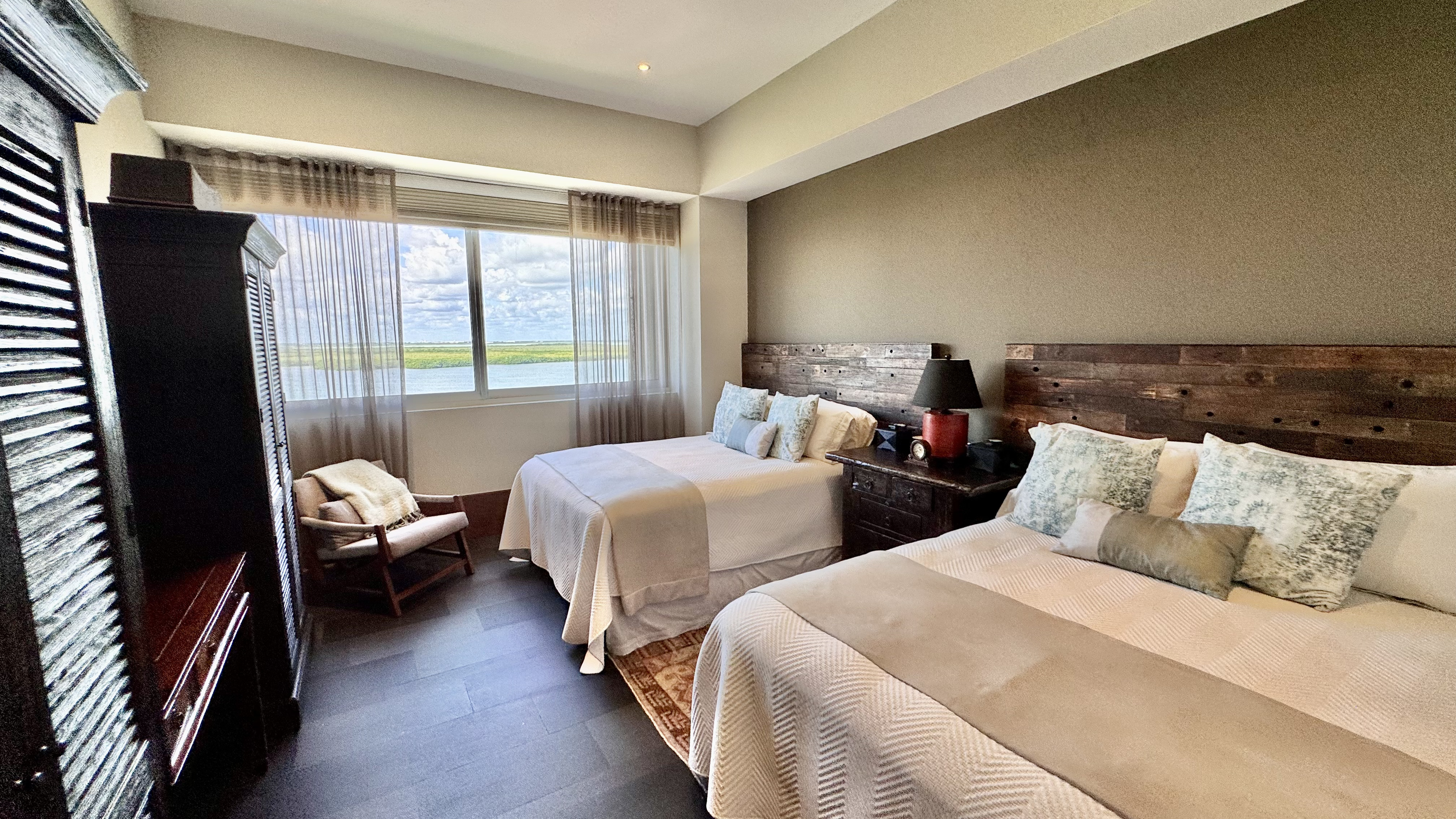 Oceanfront 4 bedroom condo for sale in Emerald Cancun