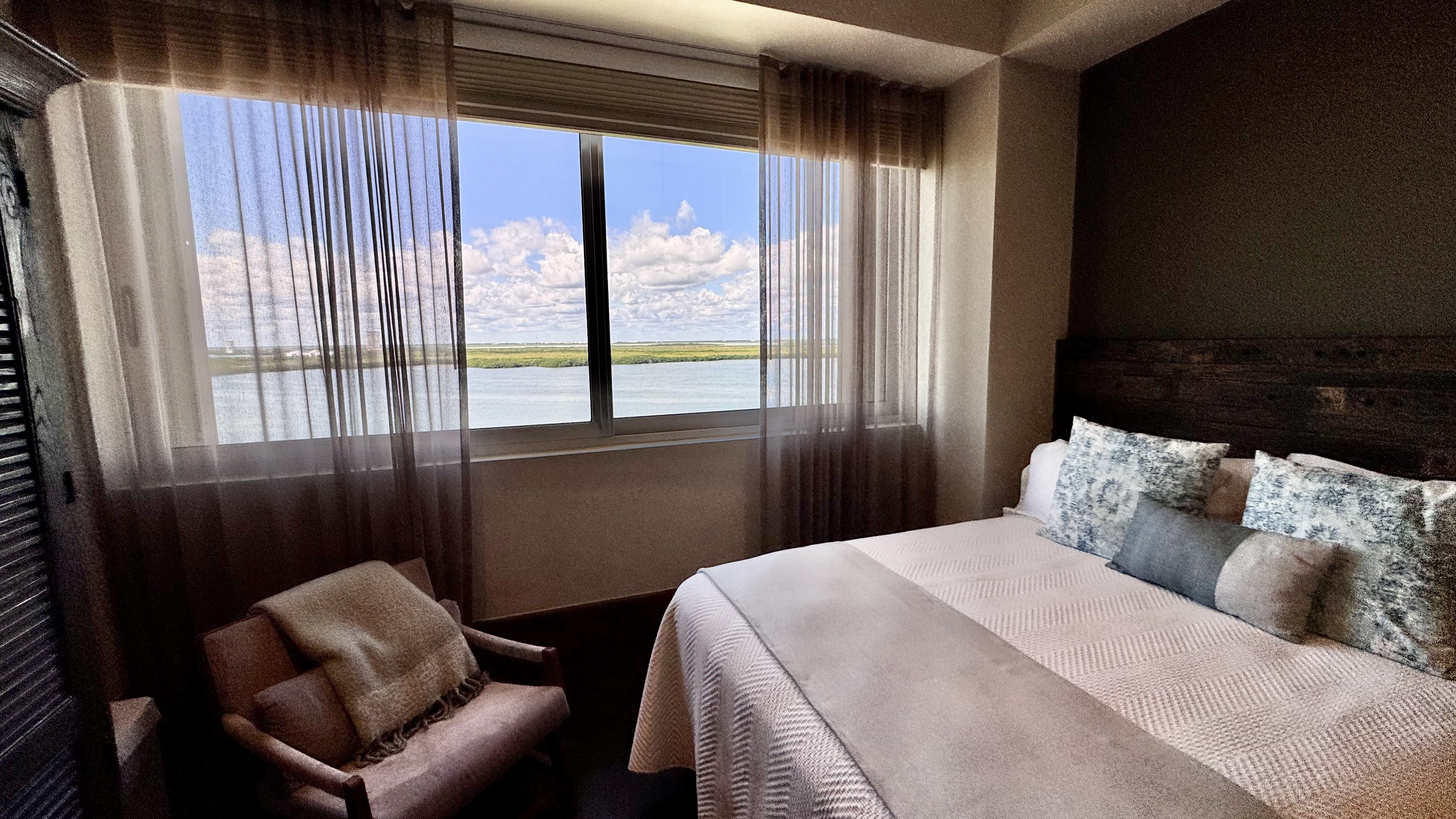 Oceanfront 4 bedroom condo for sale in Emerald Cancun