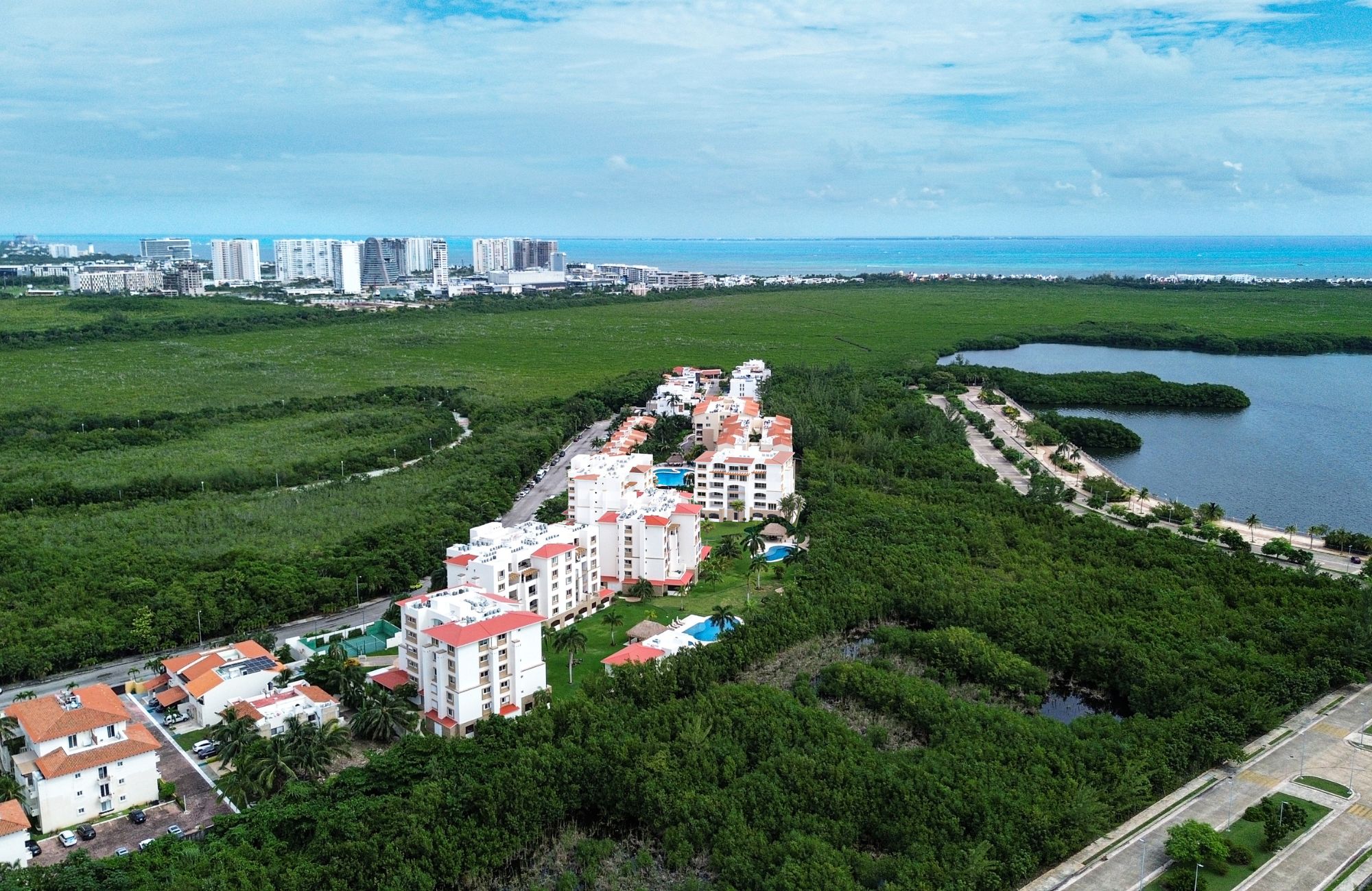 Condo with terrace, Paddle, pet park, adults and family pool, for sale, Zona Las Am&eacute;ricas, Canc&uacute;n