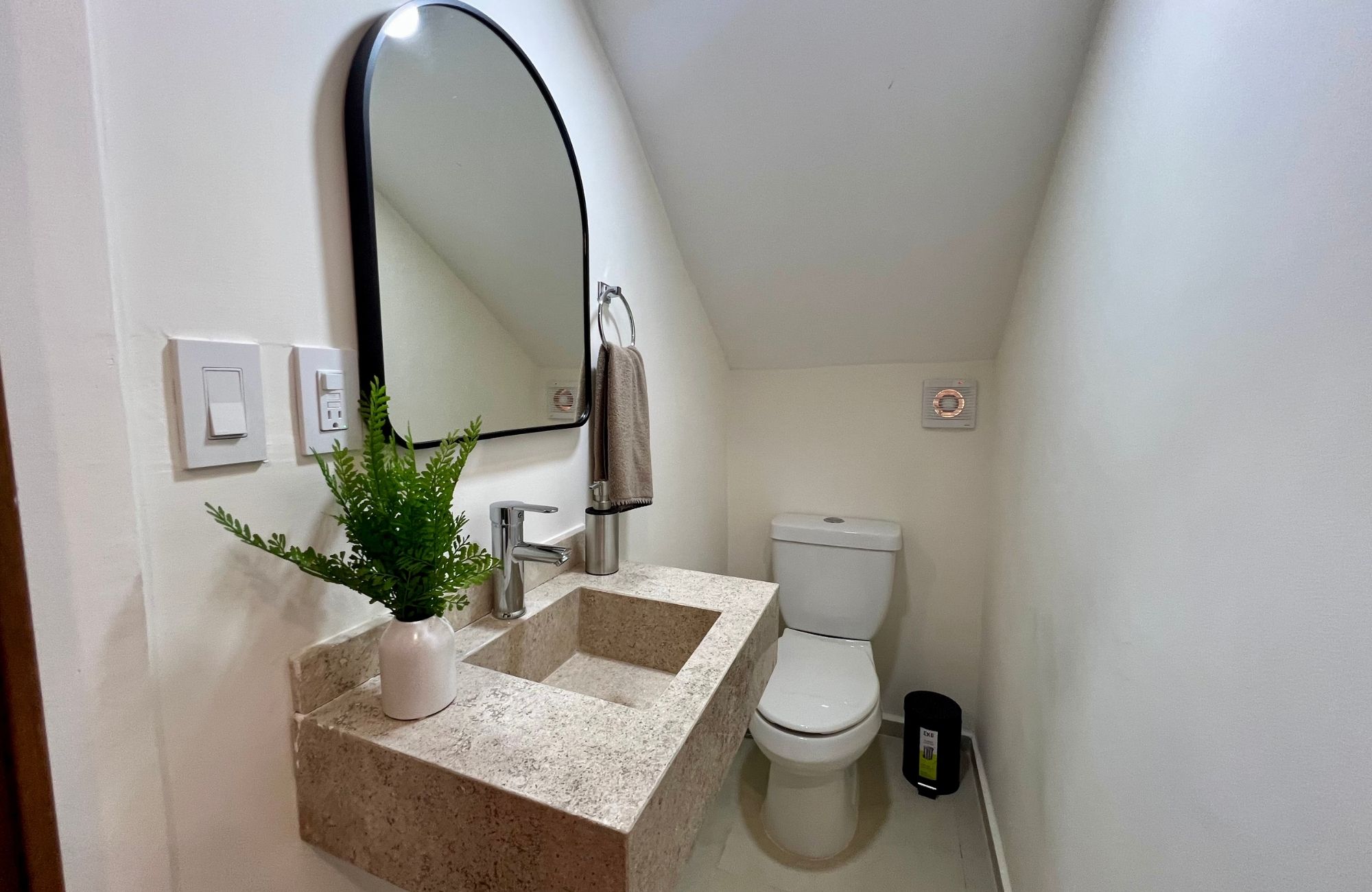 House with pool, solar panel, clubhouse with amenities, for sale Cholul Merida