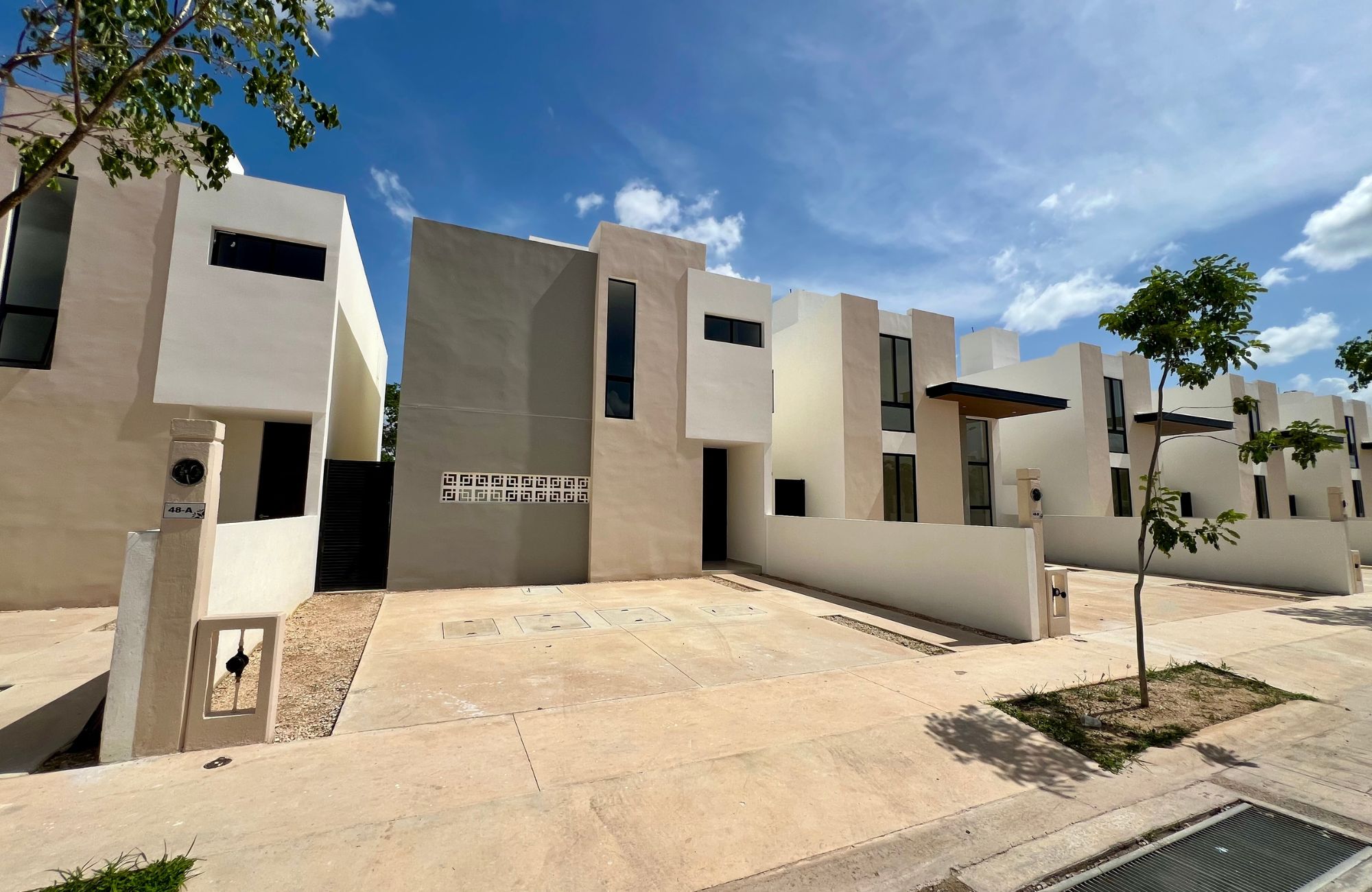 House with pool, solar panel, clubhouse with amenities, for sale Cholul Merida