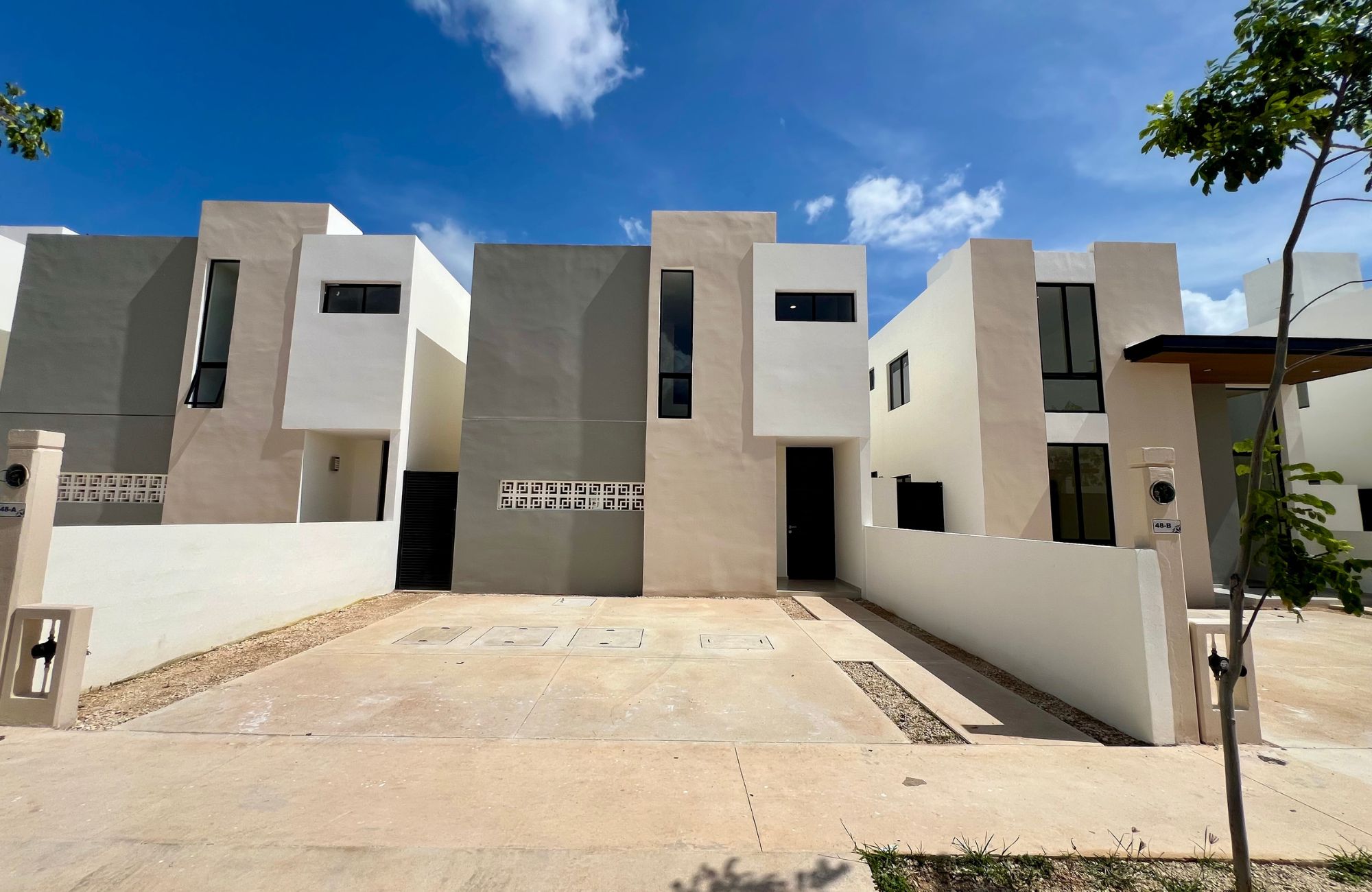 House with pool, solar panel, clubhouse with amenities, for sale Cholul Merida