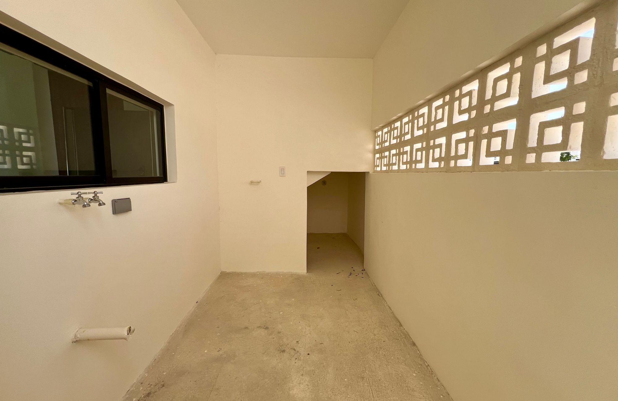 House with pool, solar panel, clubhouse with amenities, for sale Cholul Merida