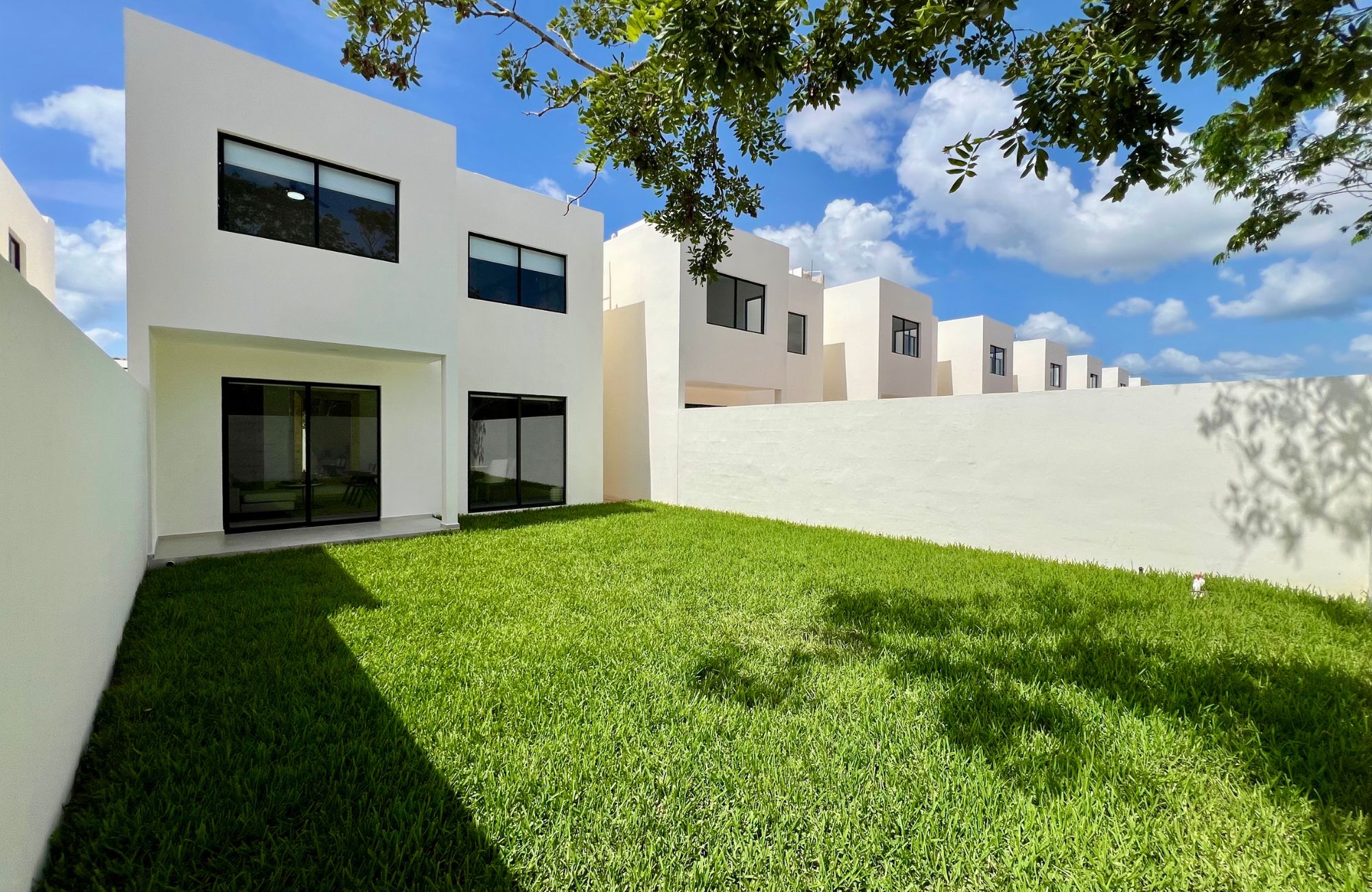 House with pool, solar panel, clubhouse with amenities, for sale Cholul Merida