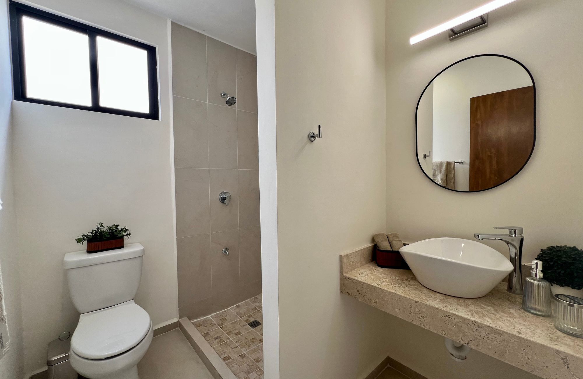 House with private pool, covered terrace, walk-in closet, two-car garage, for sale, Xcanatun, Merida, Yucatan.