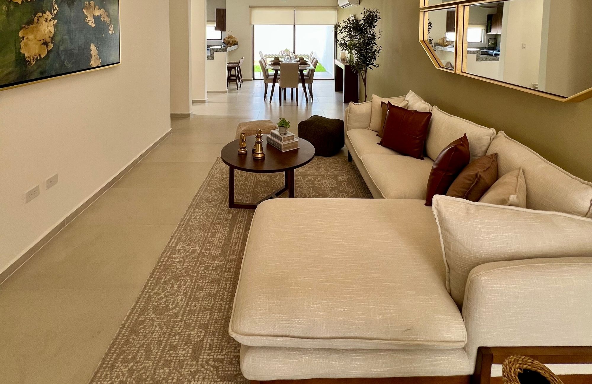 House with private pool, covered terrace, walk-in closet, two-car garage, for sale, Xcanatun, Merida, Yucatan.