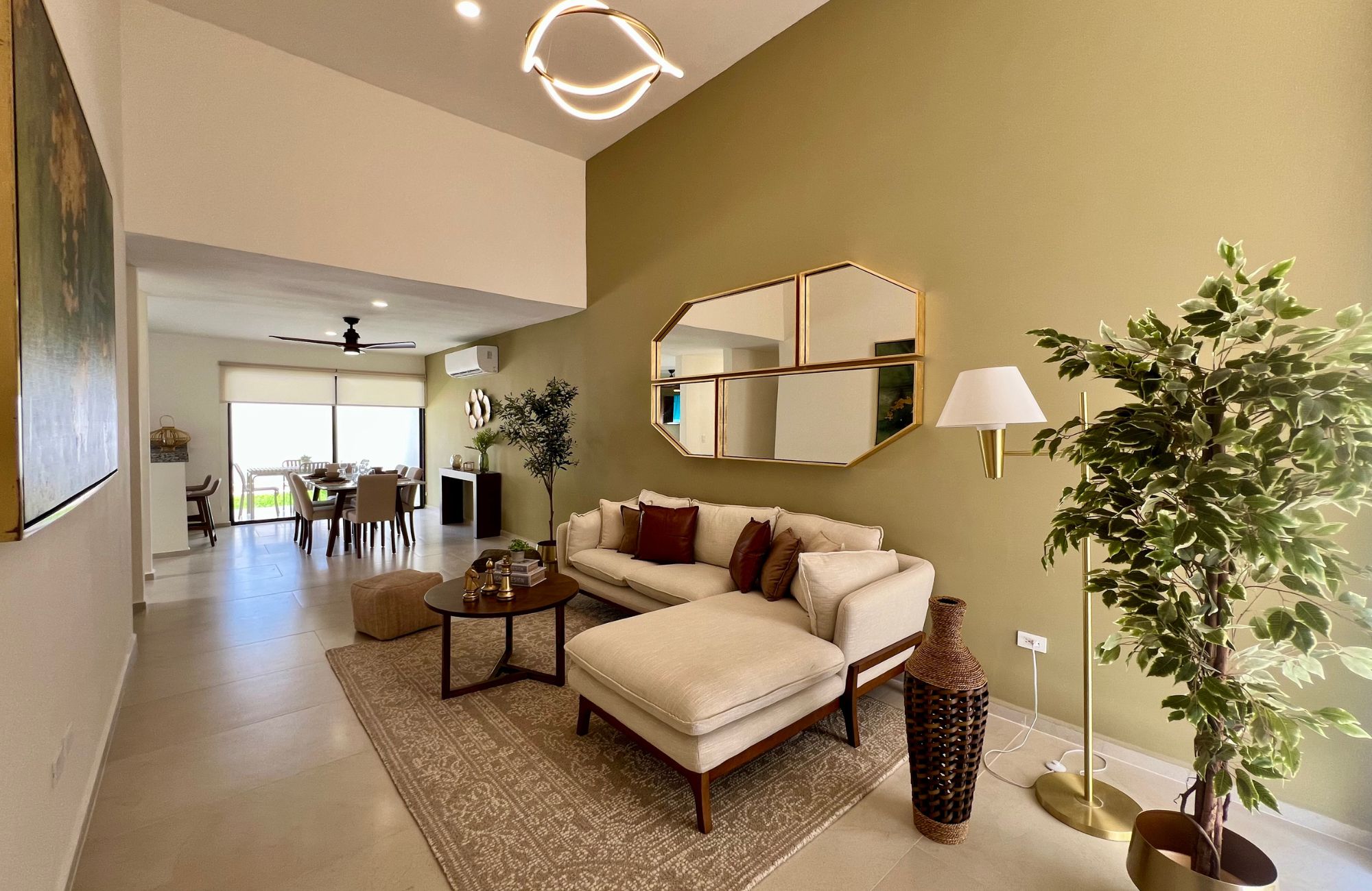 House with private pool, covered terrace, walk-in closet, two-car garage, for sale, Xcanatun, Merida, Yucatan.