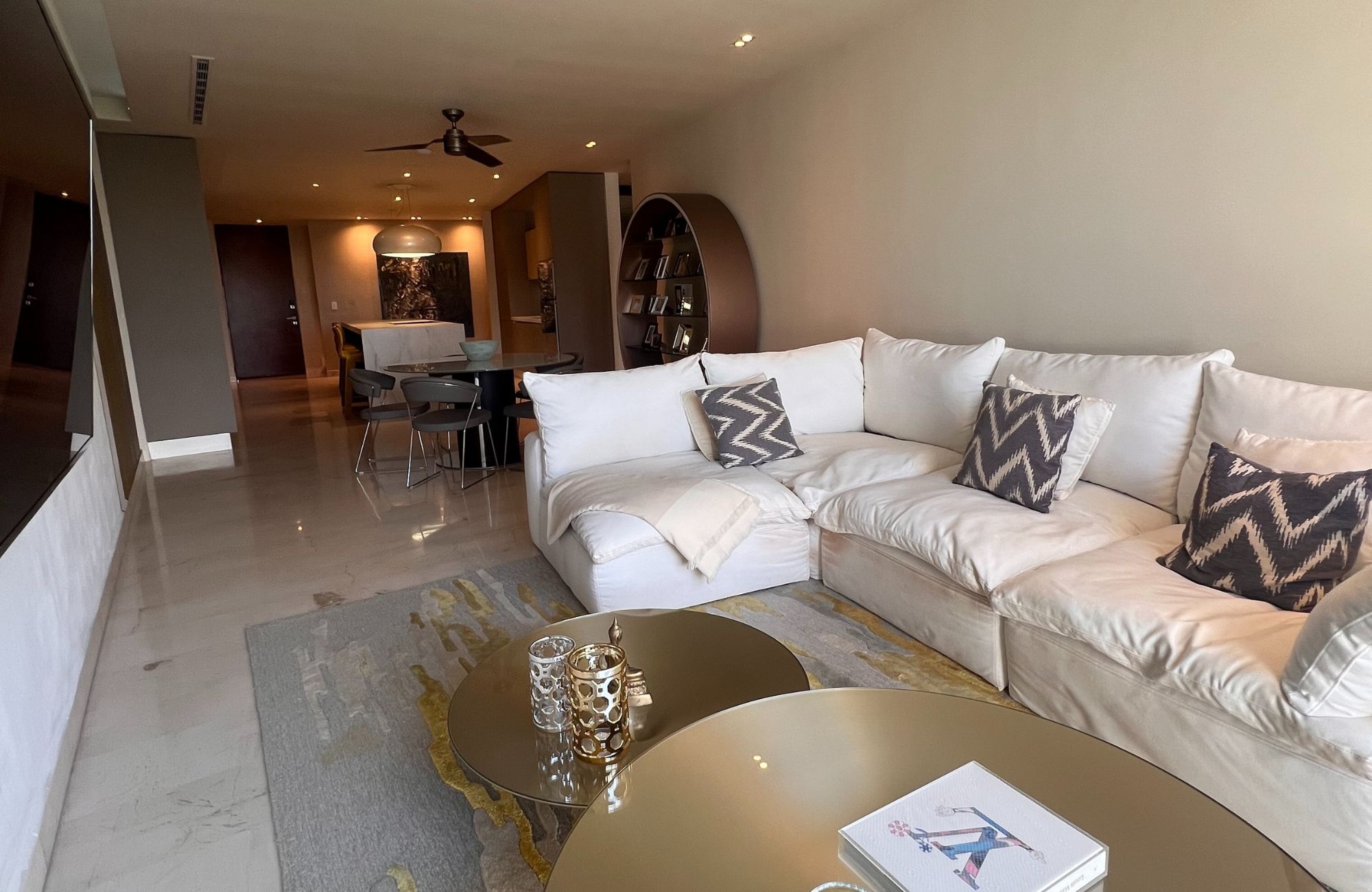 Penthouse with pool and rooftop, oceanfront, pre-sale Playa del Carmen.