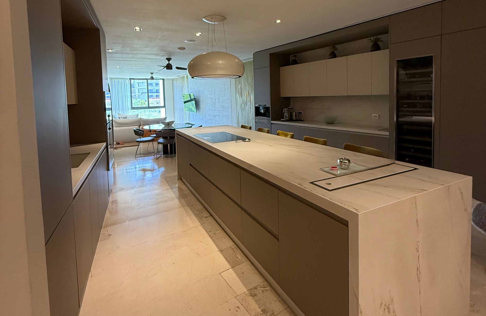 Penthouse with pool and rooftop, oceanfront, pre-sale Playa del Carmen.