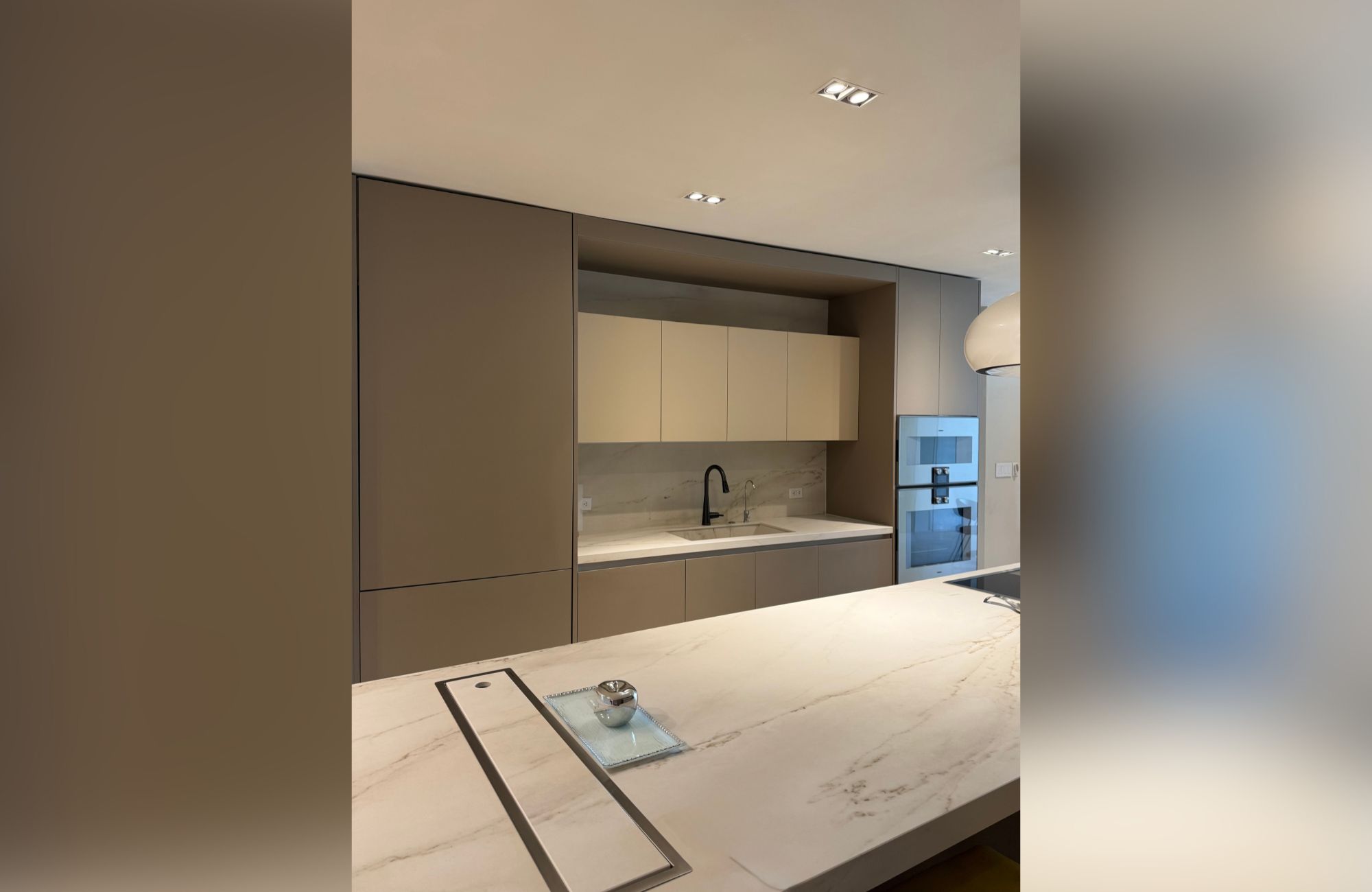 Penthouse with pool and rooftop, oceanfront, pre-sale Playa del Carmen.