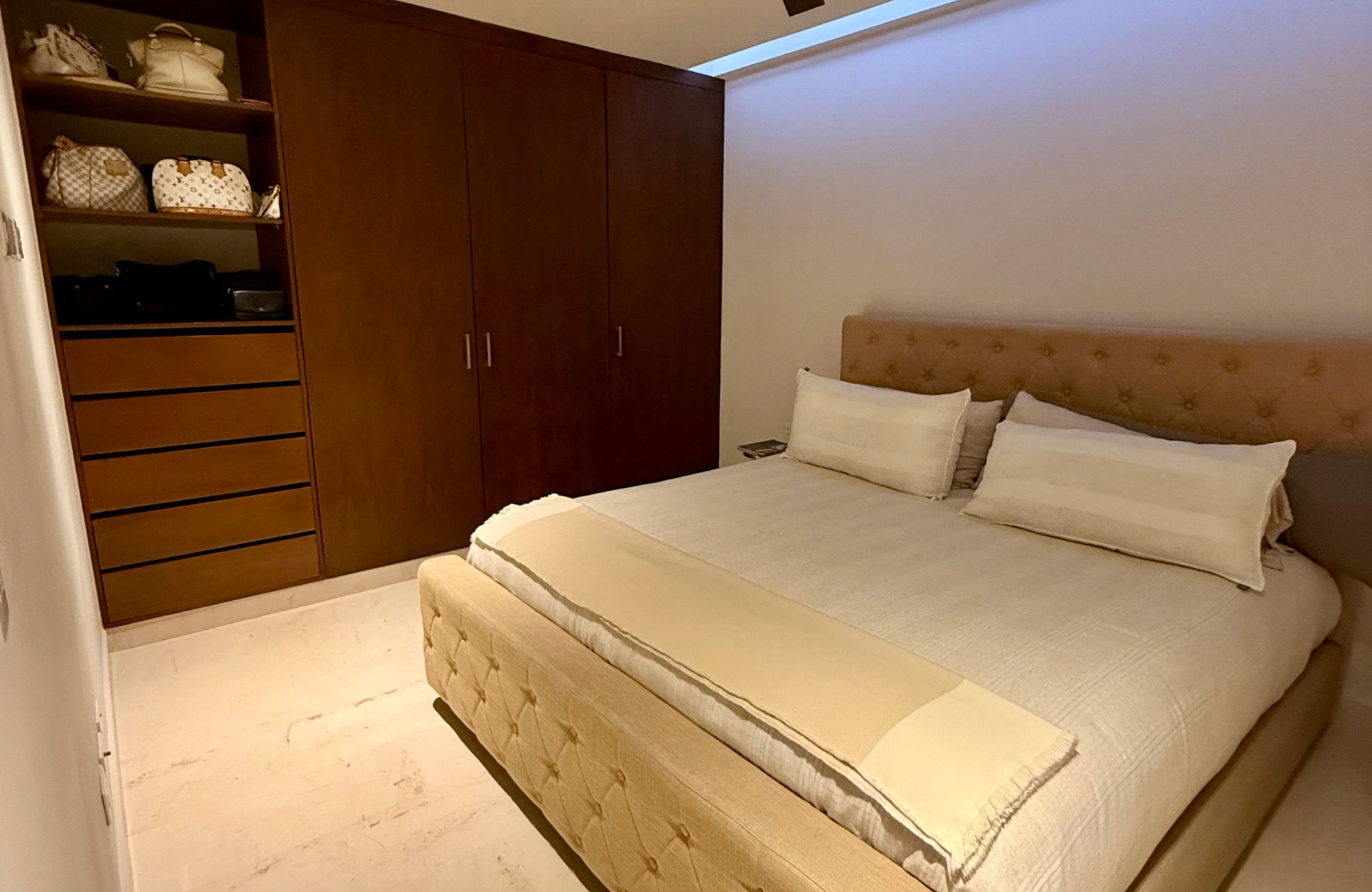 Penthouse with pool and rooftop, oceanfront, pre-sale Playa del Carmen.