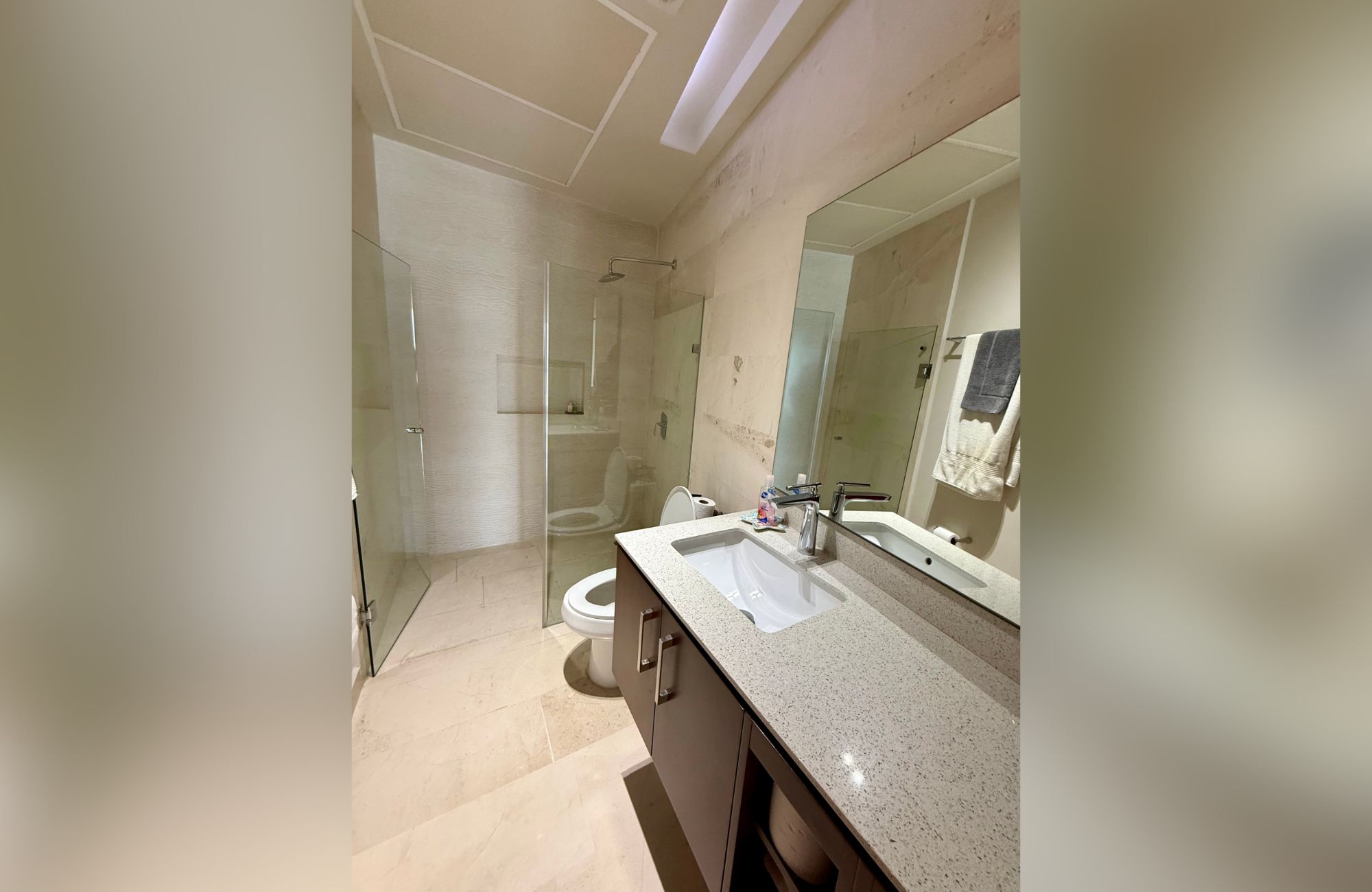 Penthouse with pool and rooftop, oceanfront, pre-sale Playa del Carmen.