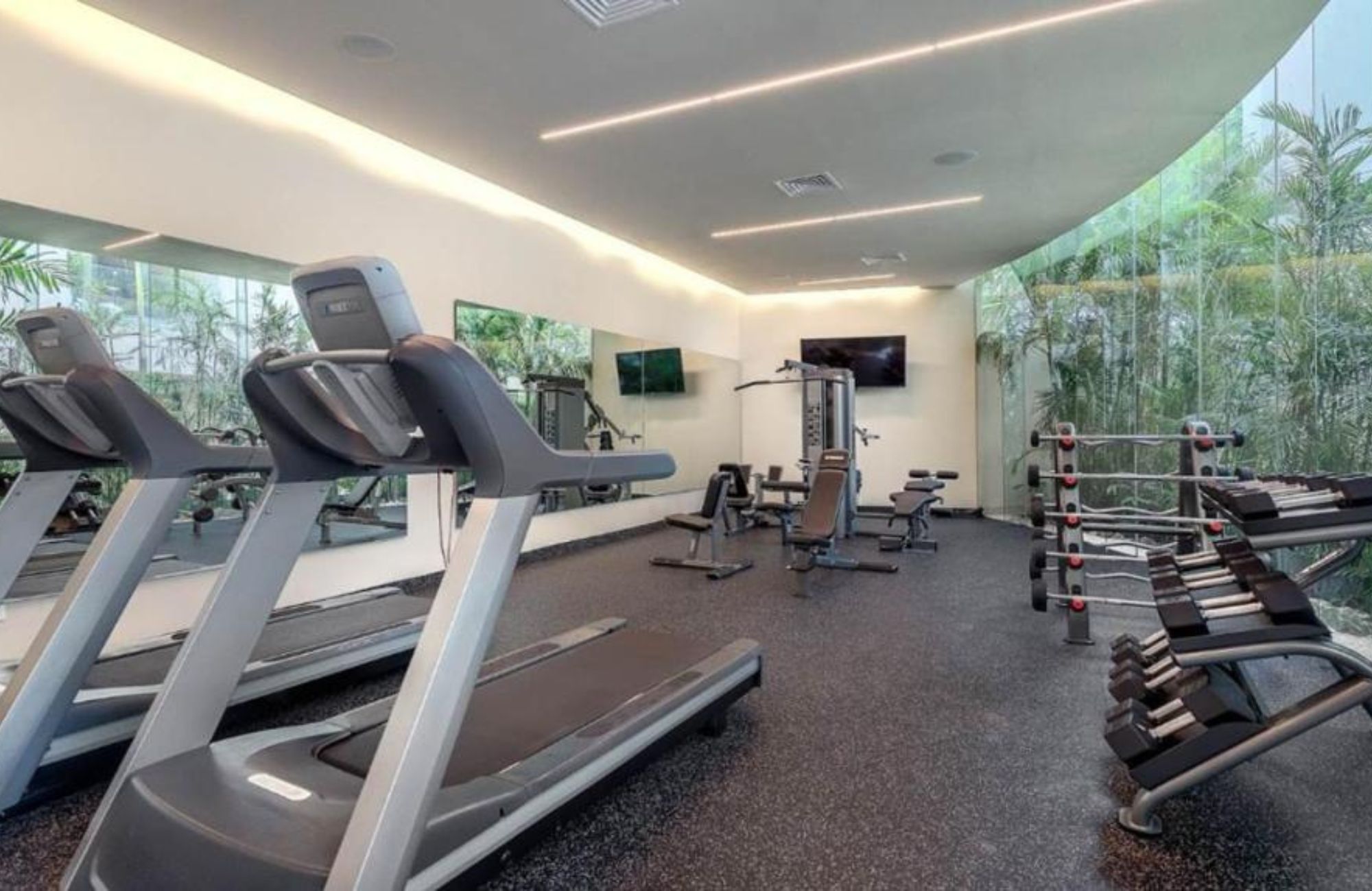 Penthouse with pool and rooftop, oceanfront, pre-sale Playa del Carmen.