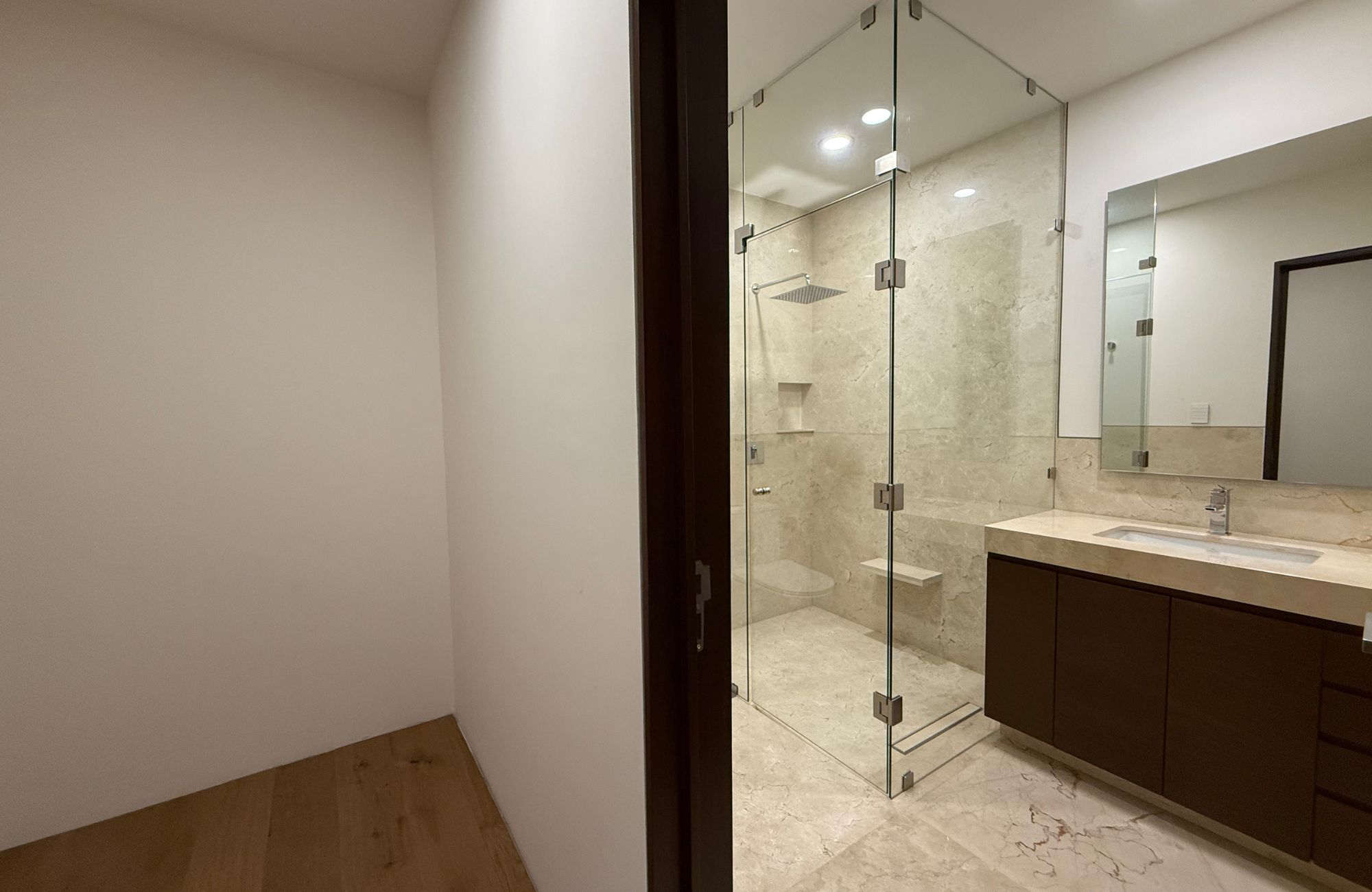 Apartment with Terrace, with service room with bathroom for  sale, Polanco, Mexico City.