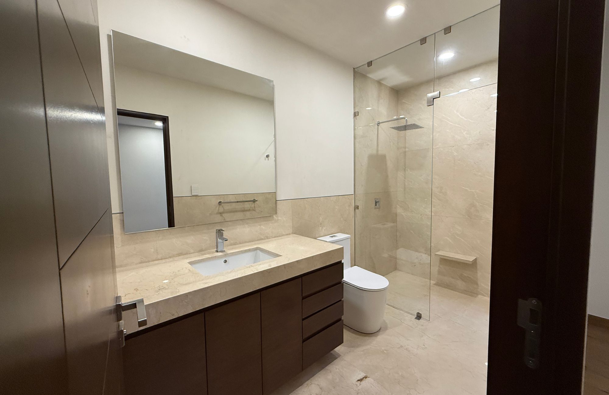 Apartment with Terrace, with service room with bathroom for  sale, Polanco, Mexico City.