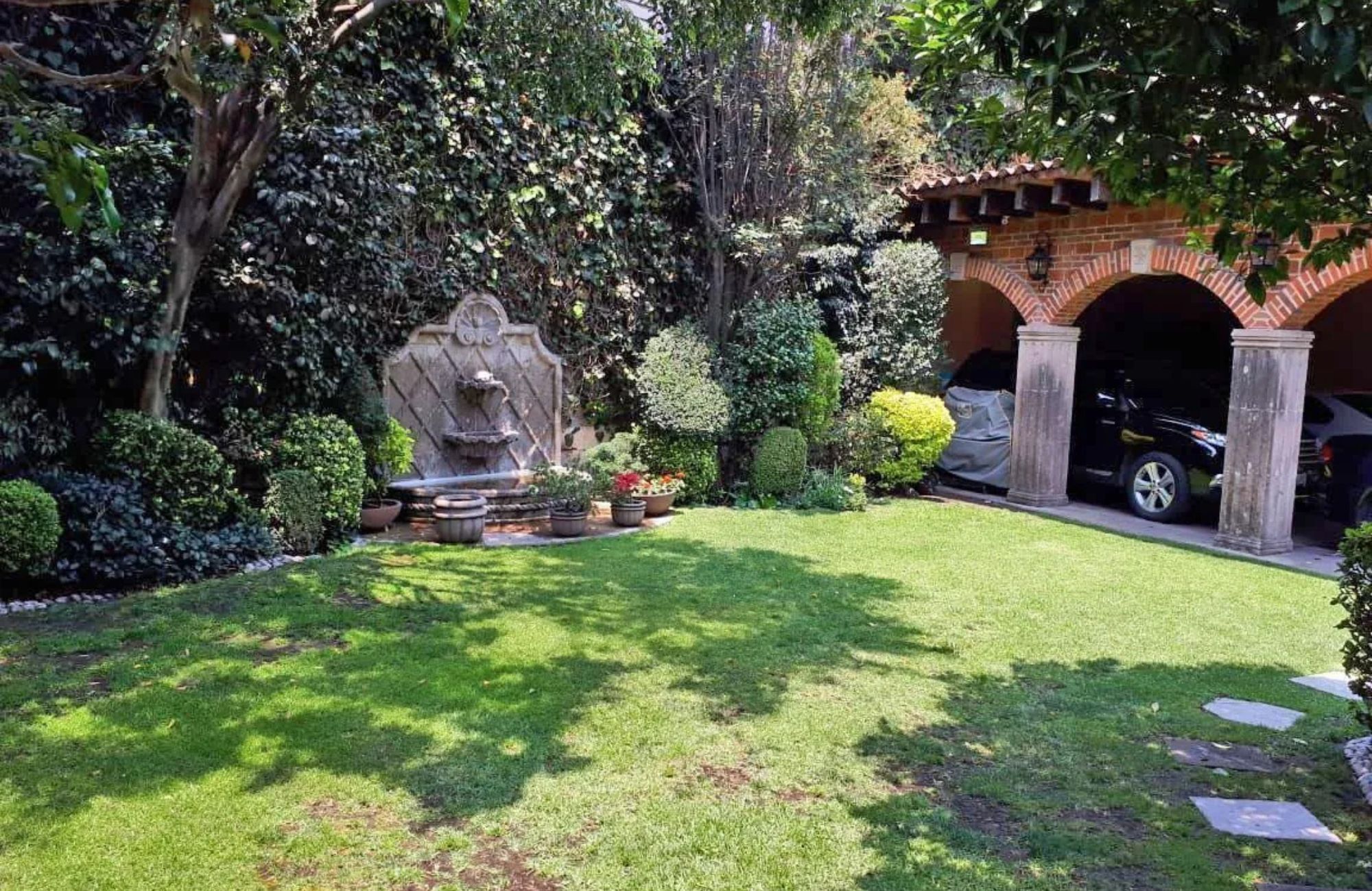 House with study, spacious garden, and terrace for sale, Miguel Hidalgo, CDMX