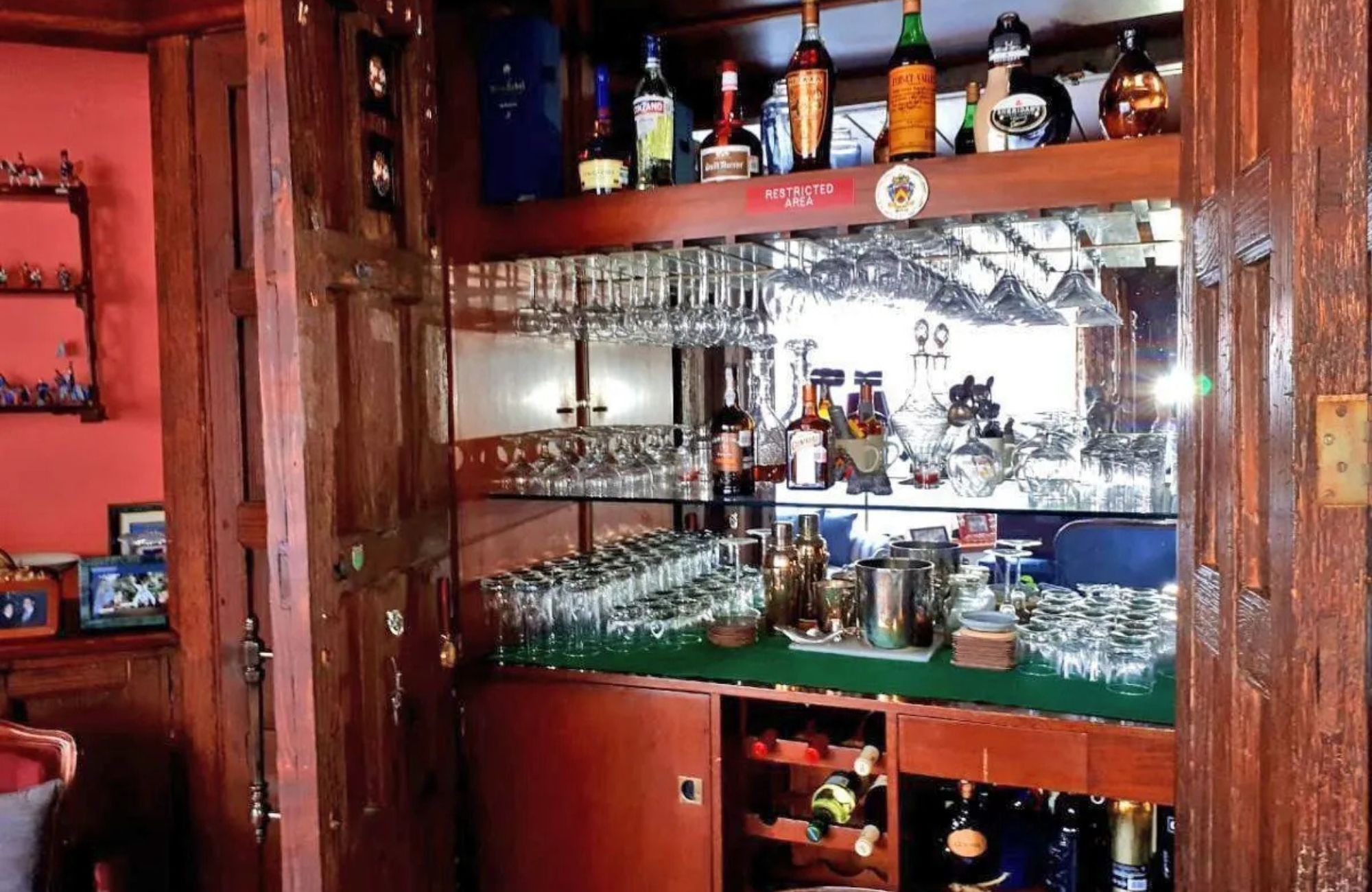 House with study, spacious garden, and terrace for sale, Miguel Hidalgo, CDMX