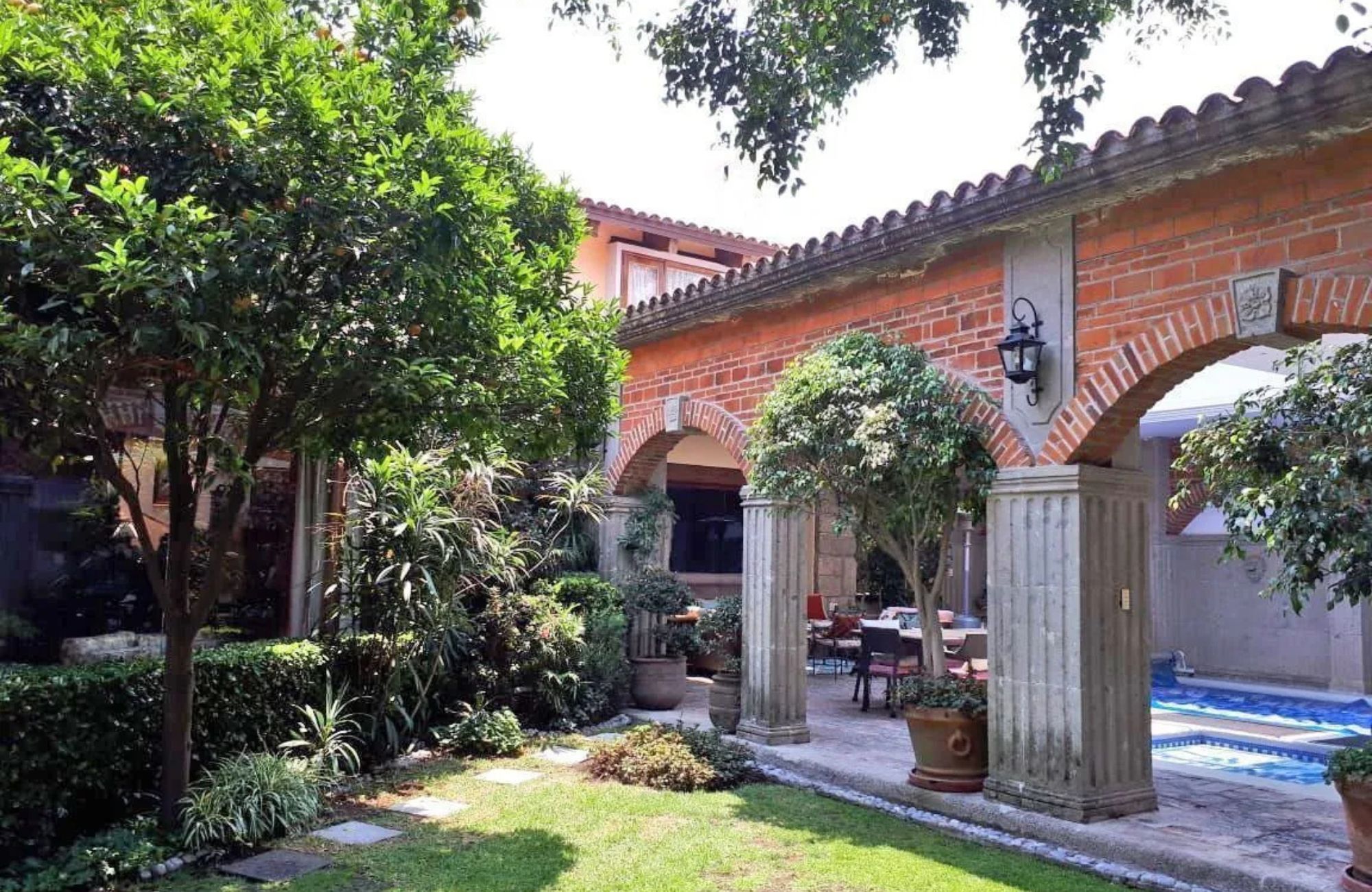 House with study, spacious garden, and terrace for sale, Miguel Hidalgo, CDMX