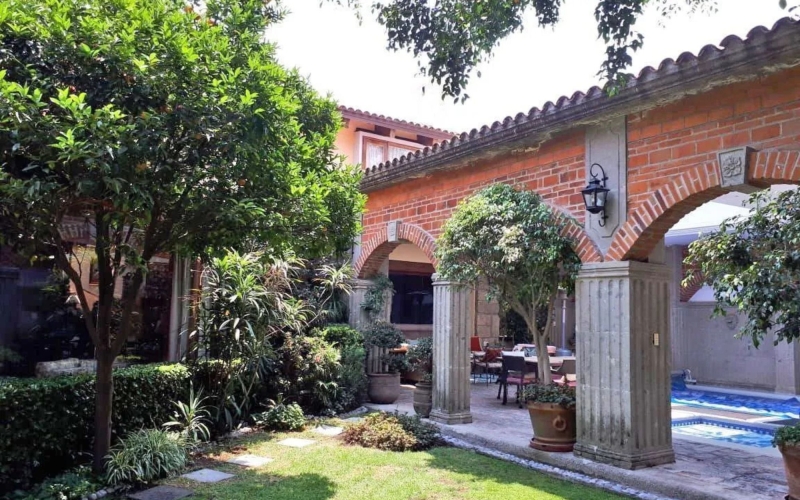 House with office and game room for sale, Bosque de las Lomas, Mexico City