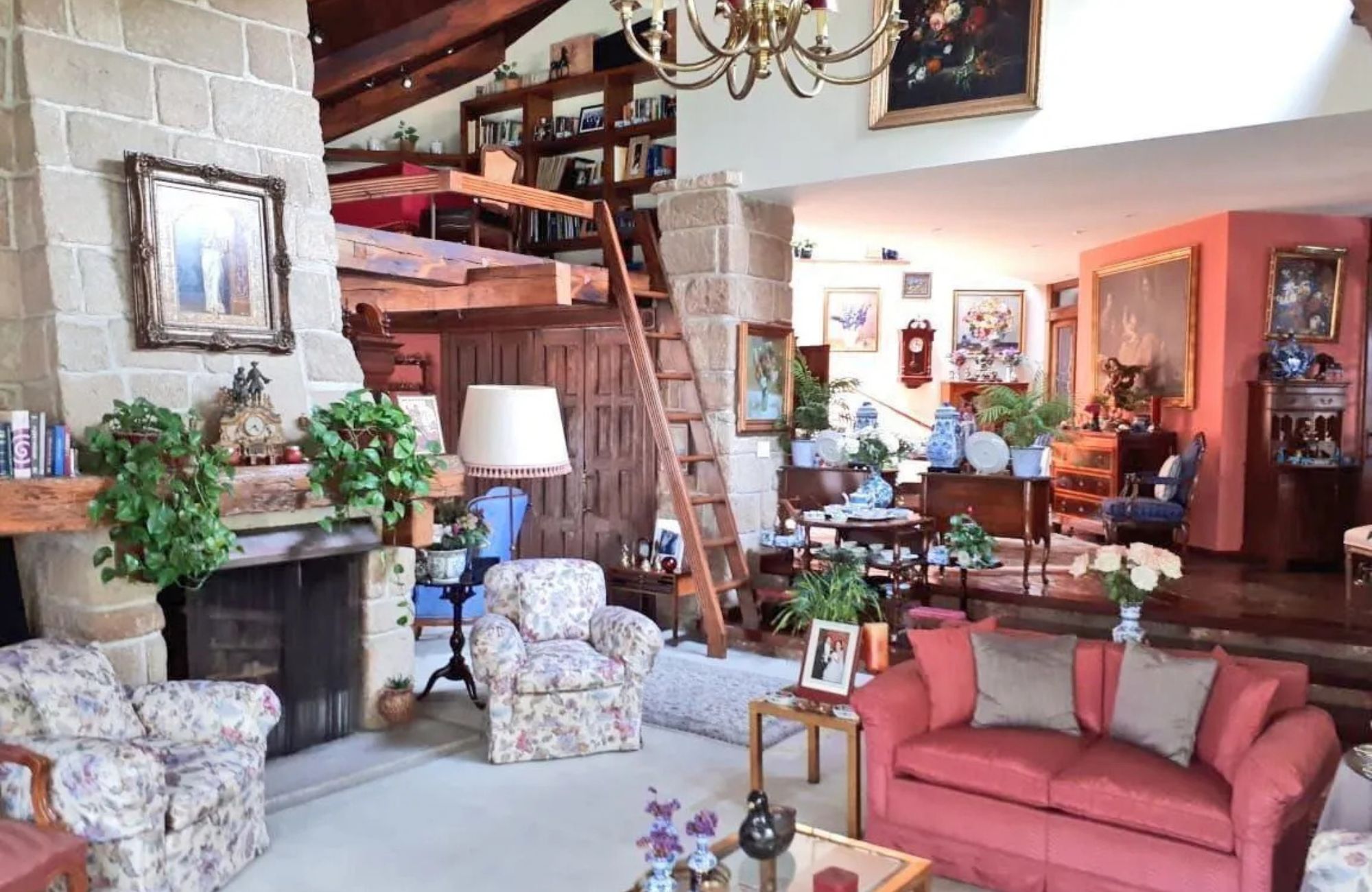 House with study, spacious garden, and terrace for sale, Miguel Hidalgo, CDMX